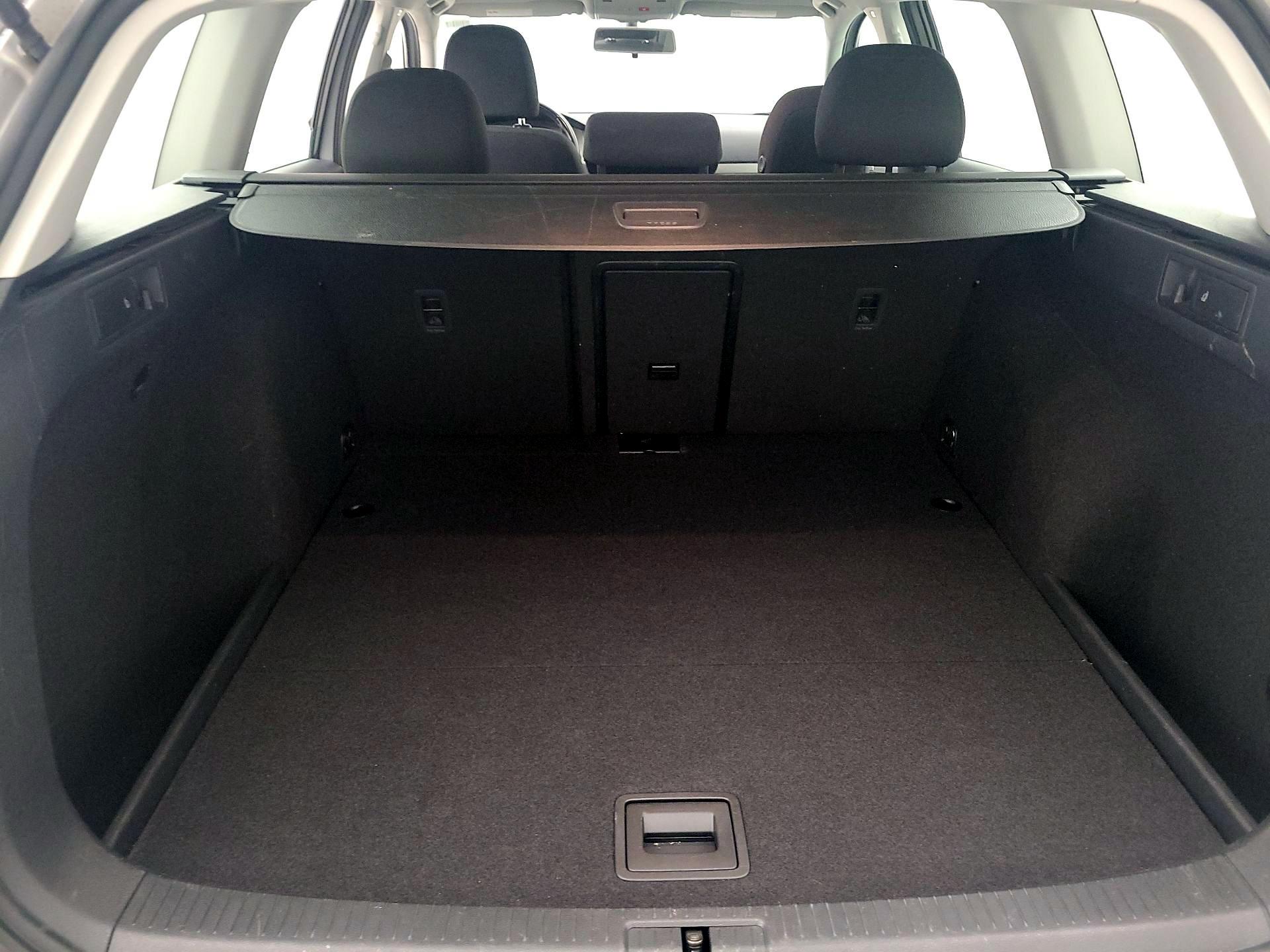 Thumbnail: 2016 Volkswagen Golf - 20