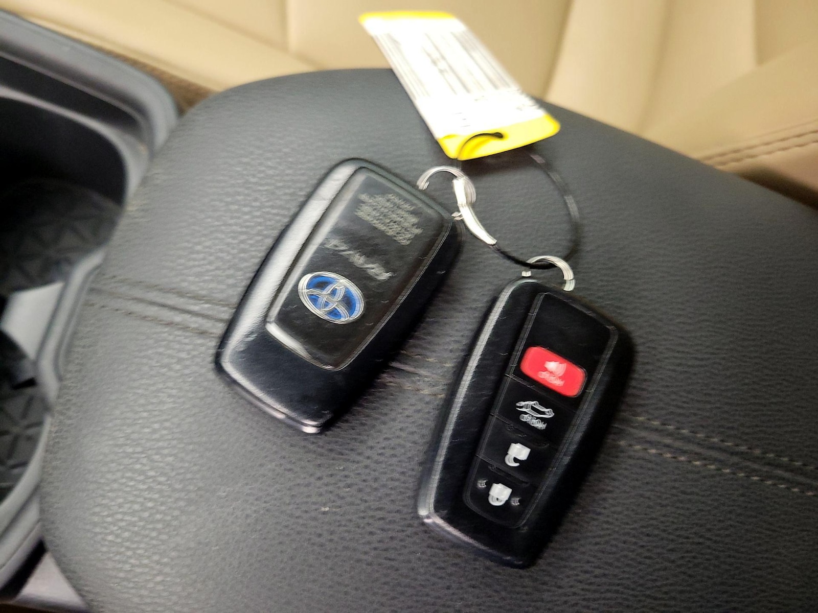 2021 Toyota RAV4 XLE Premium - Photo 23