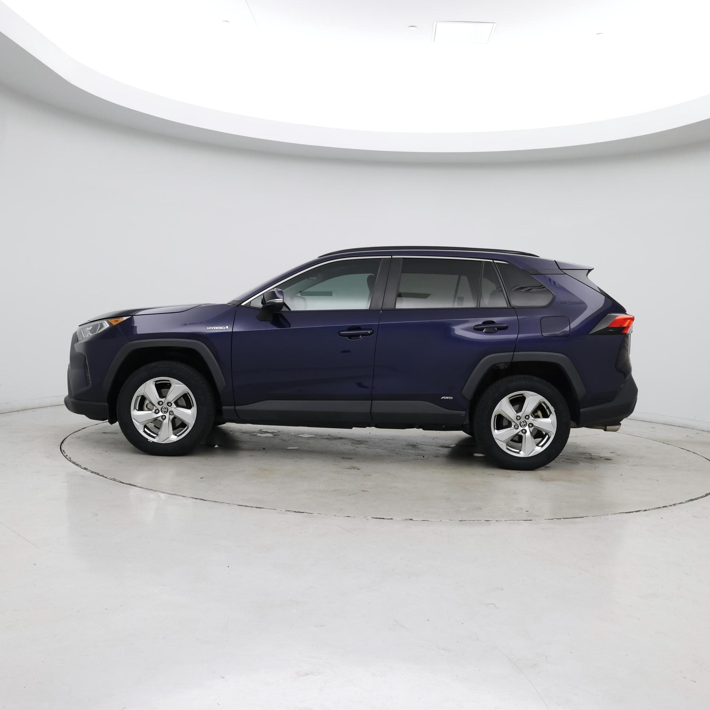 Thumbnail: 2021 Toyota RAV4 - 3