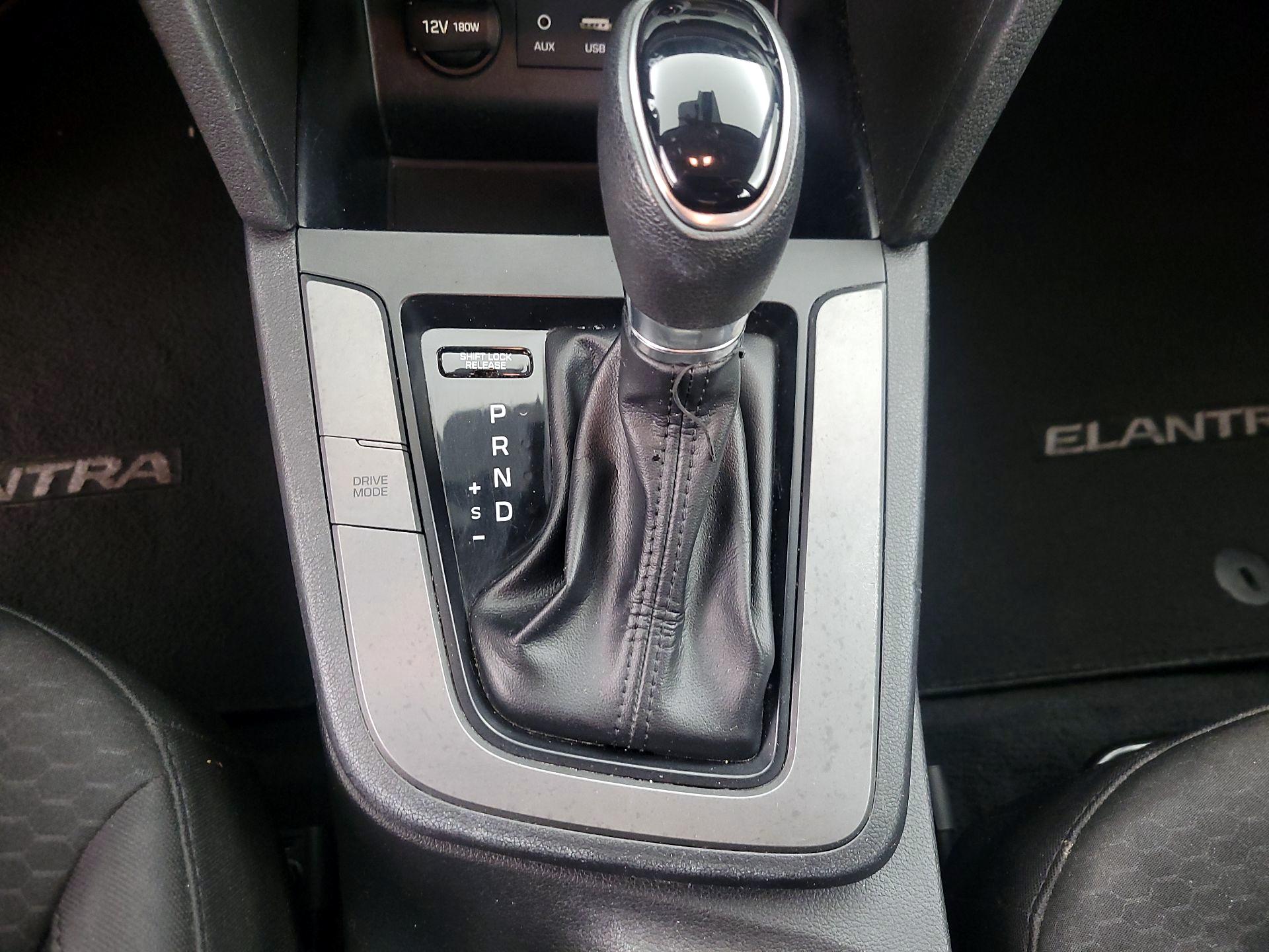Thumbnail: 2020 Hyundai Elantra - 17