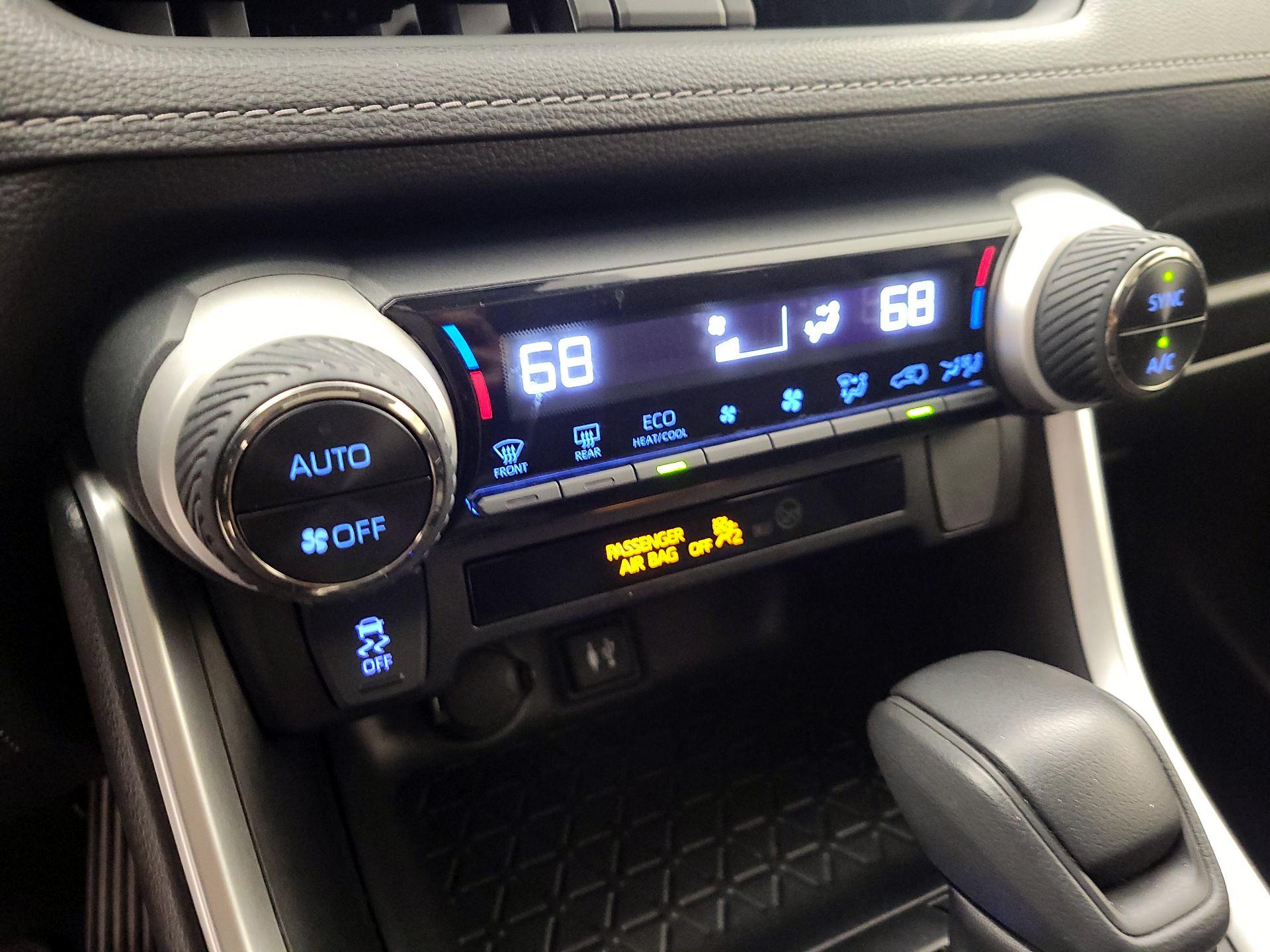 Thumbnail: 2019 Toyota RAV4 - 17