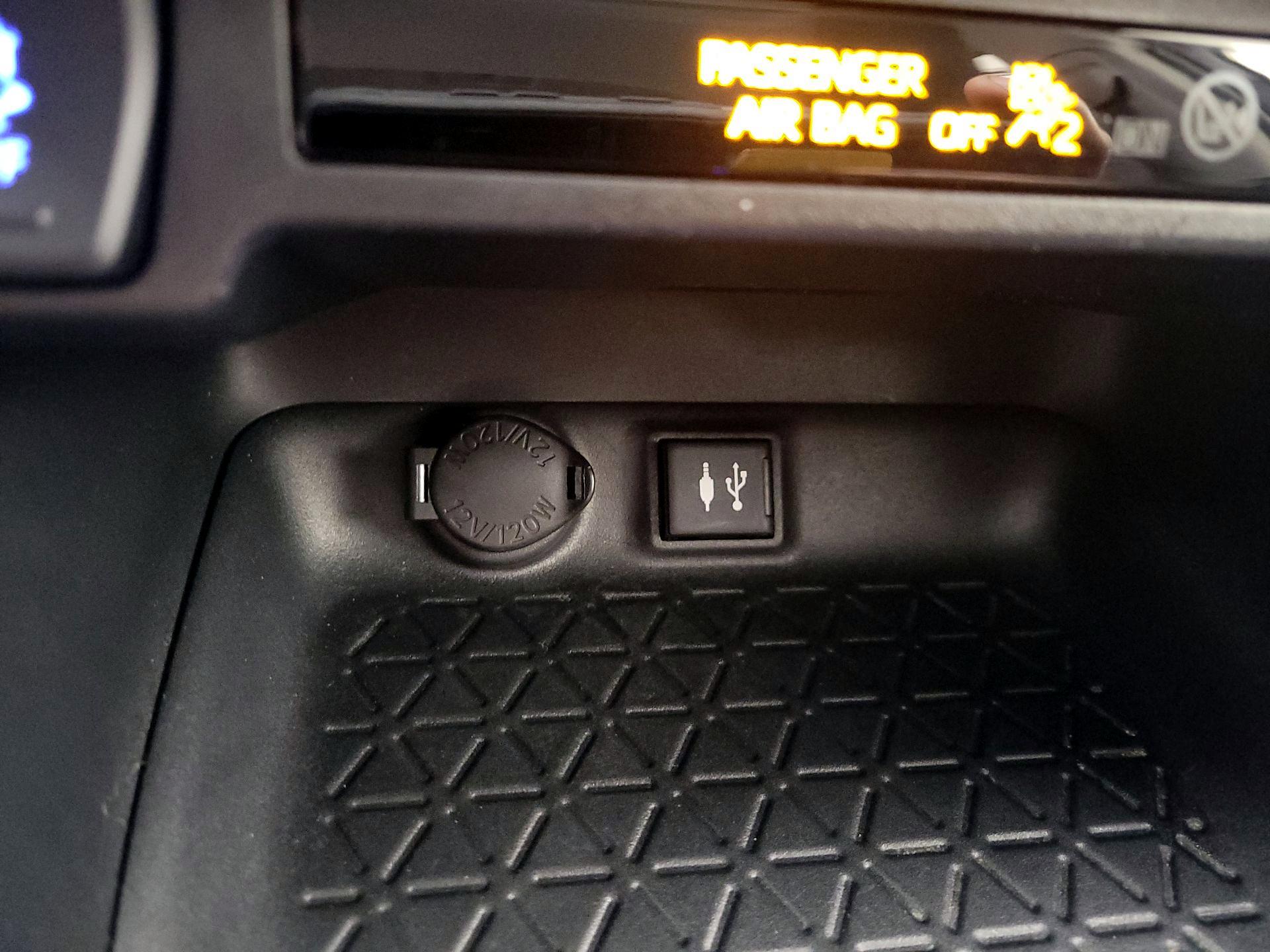 Thumbnail: 2019 Toyota RAV4 - 19