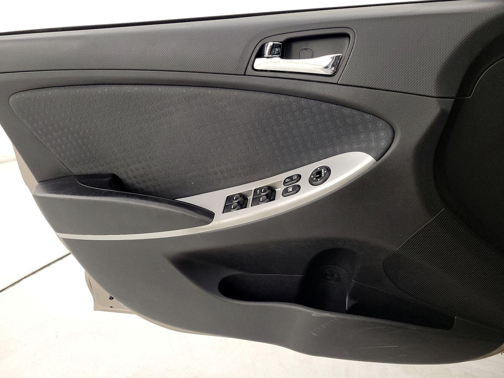 Thumbnail: 2014 Hyundai Accent - 12