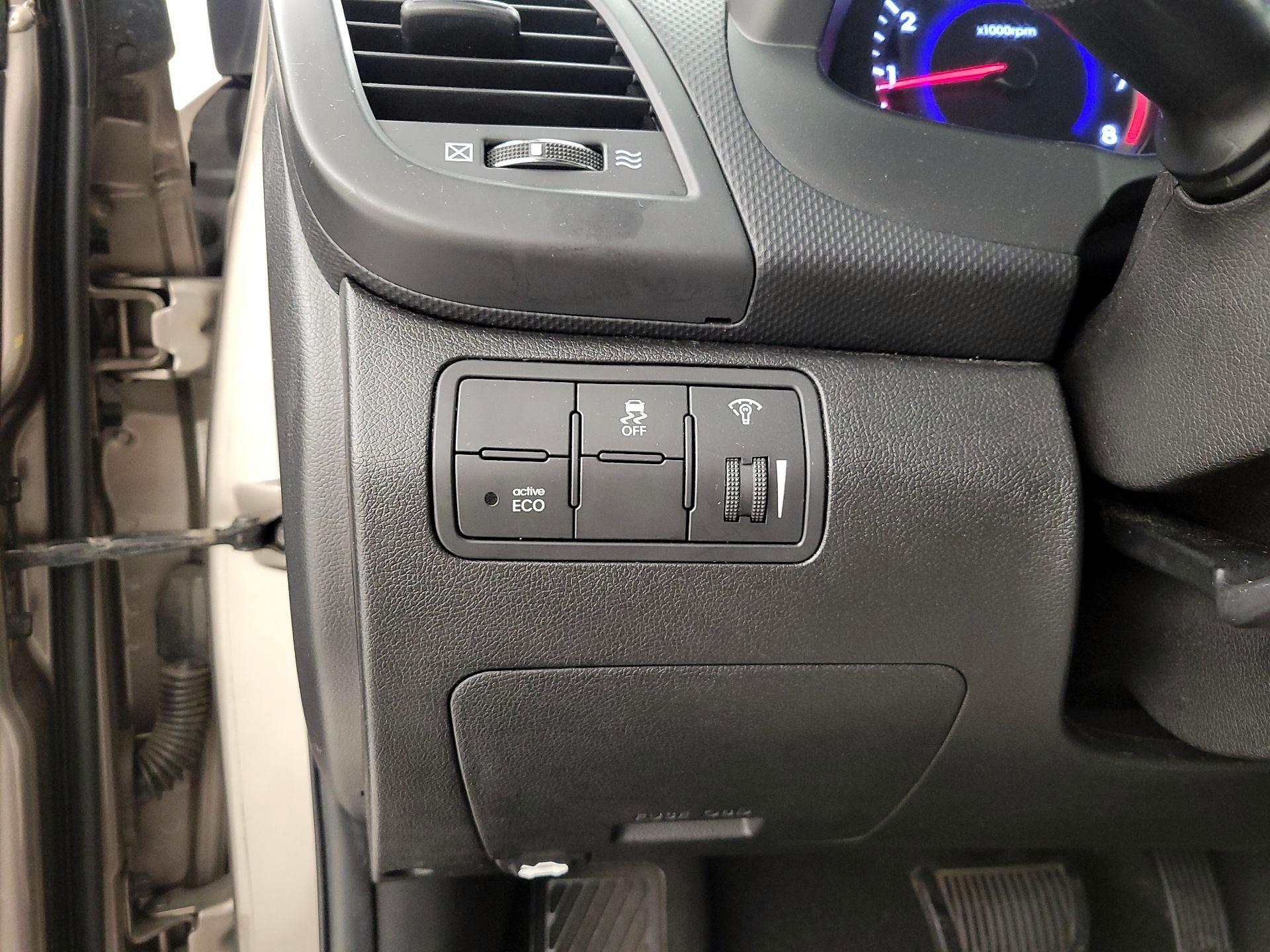 Thumbnail: 2014 Hyundai Accent - 13