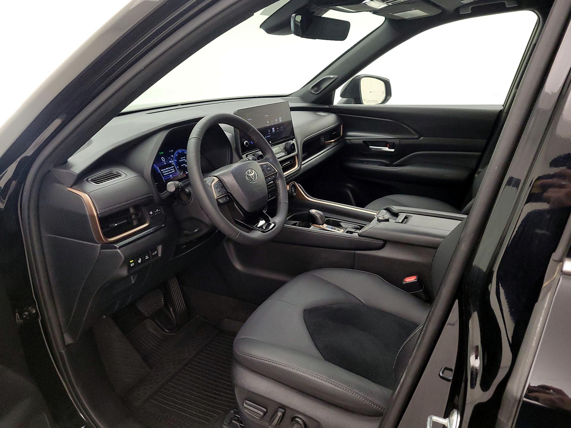 Thumbnail: 2024 Toyota Highlander - 11