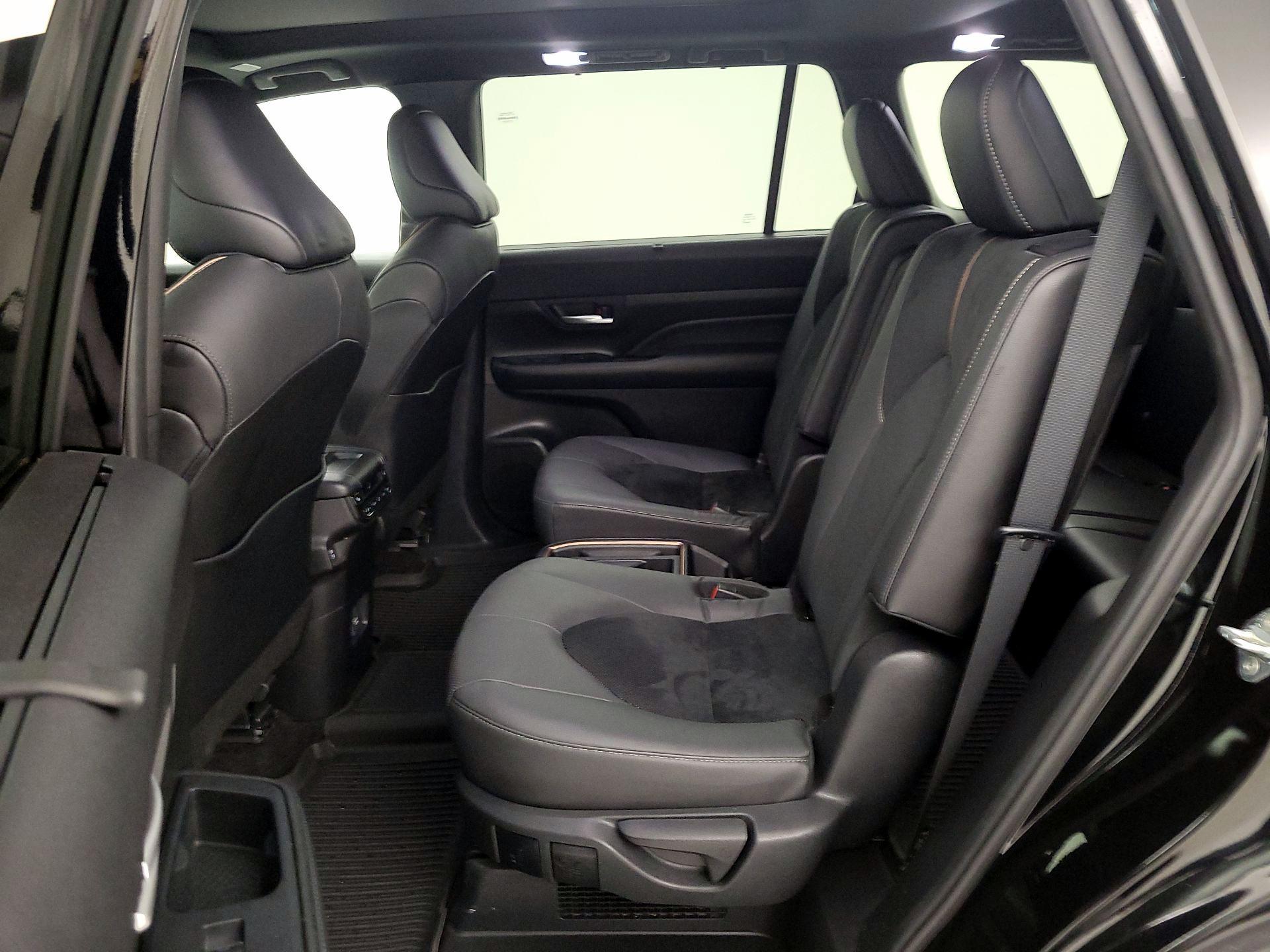 Thumbnail: 2024 Toyota Highlander - 20