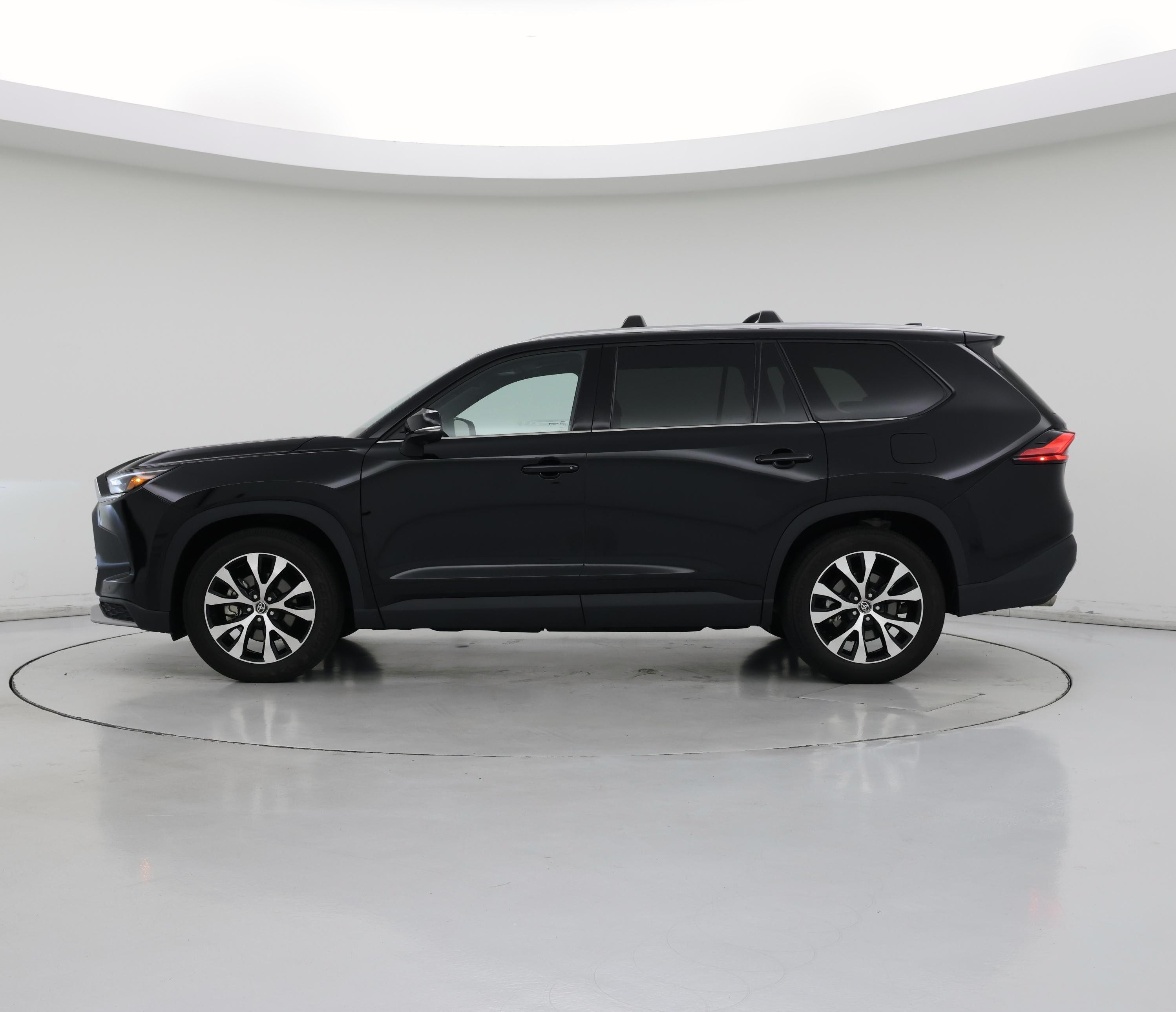 Thumbnail: 2024 Toyota Highlander - 3
