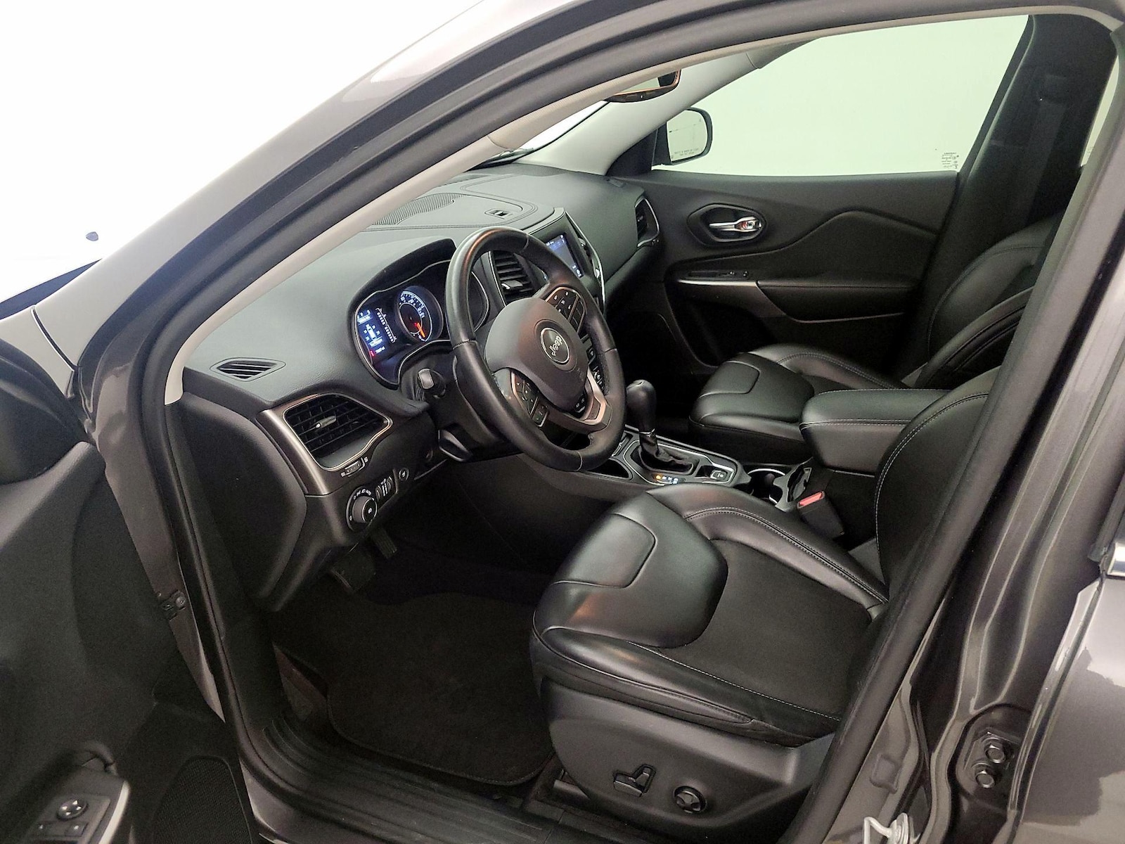 2019 Jeep Cherokee Latitude Plus - Photo 12