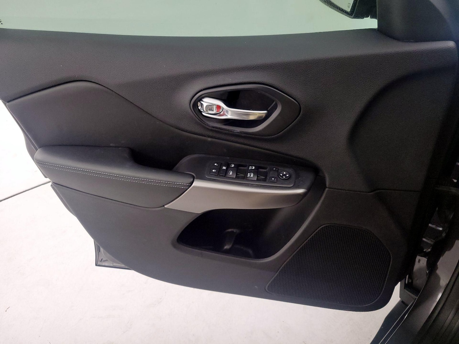 2019 Jeep Cherokee Latitude Plus - Photo 13
