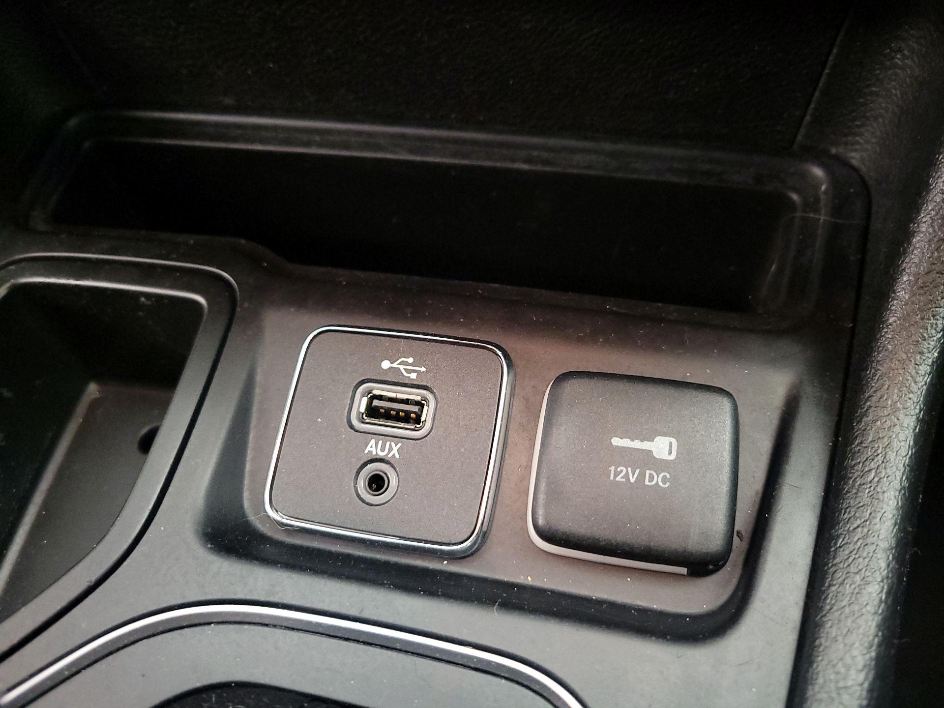 Thumbnail: 2019 Jeep Cherokee - 18