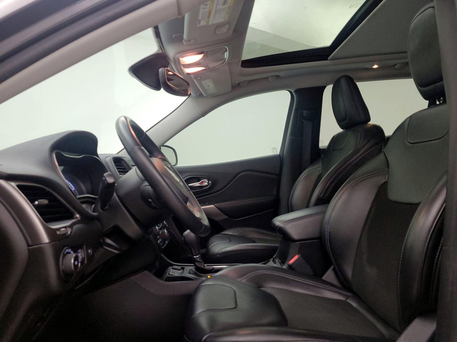 Thumbnail: 2019 Jeep Cherokee - 19