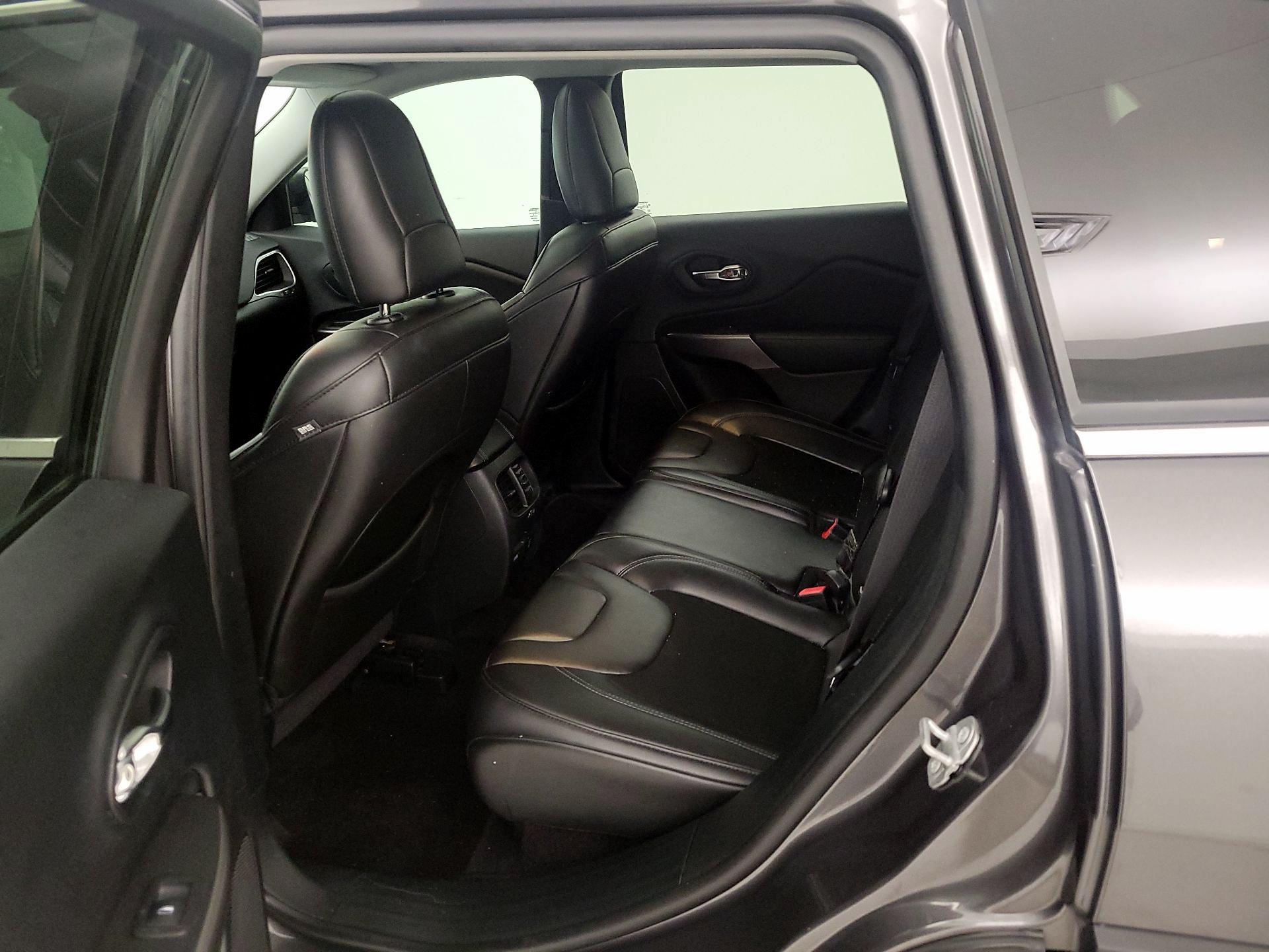 Thumbnail: 2019 Jeep Cherokee - 20