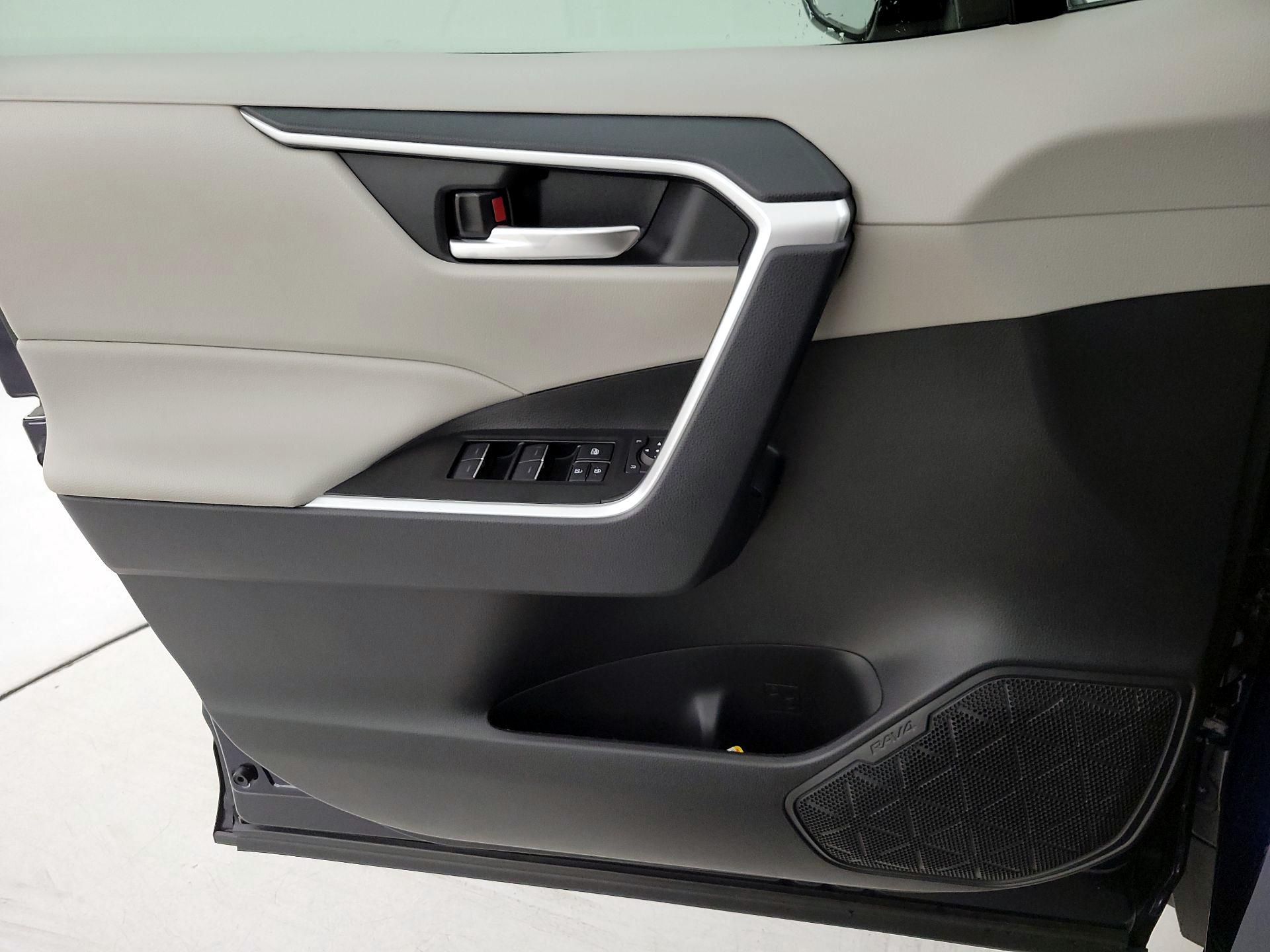 Thumbnail: 2025 Toyota RAV4 - 12