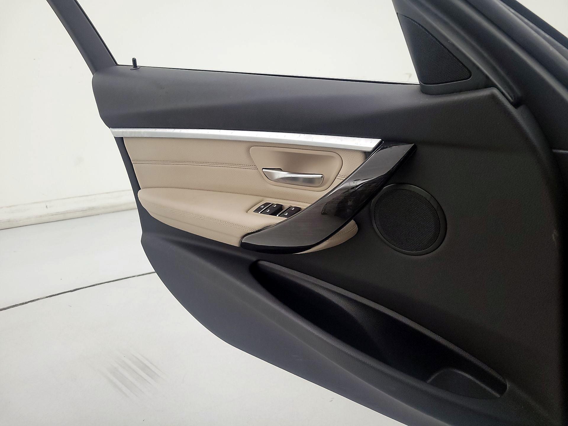 Thumbnail: 2017 BMW 3 Series - 12