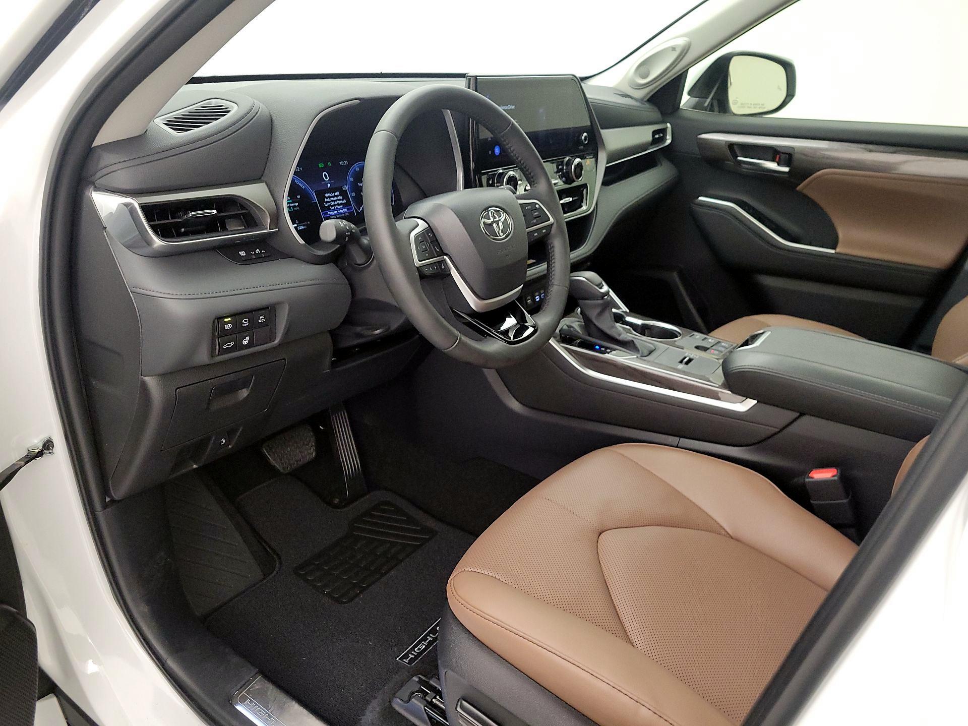 Thumbnail: 2025 Toyota Highlander - 11