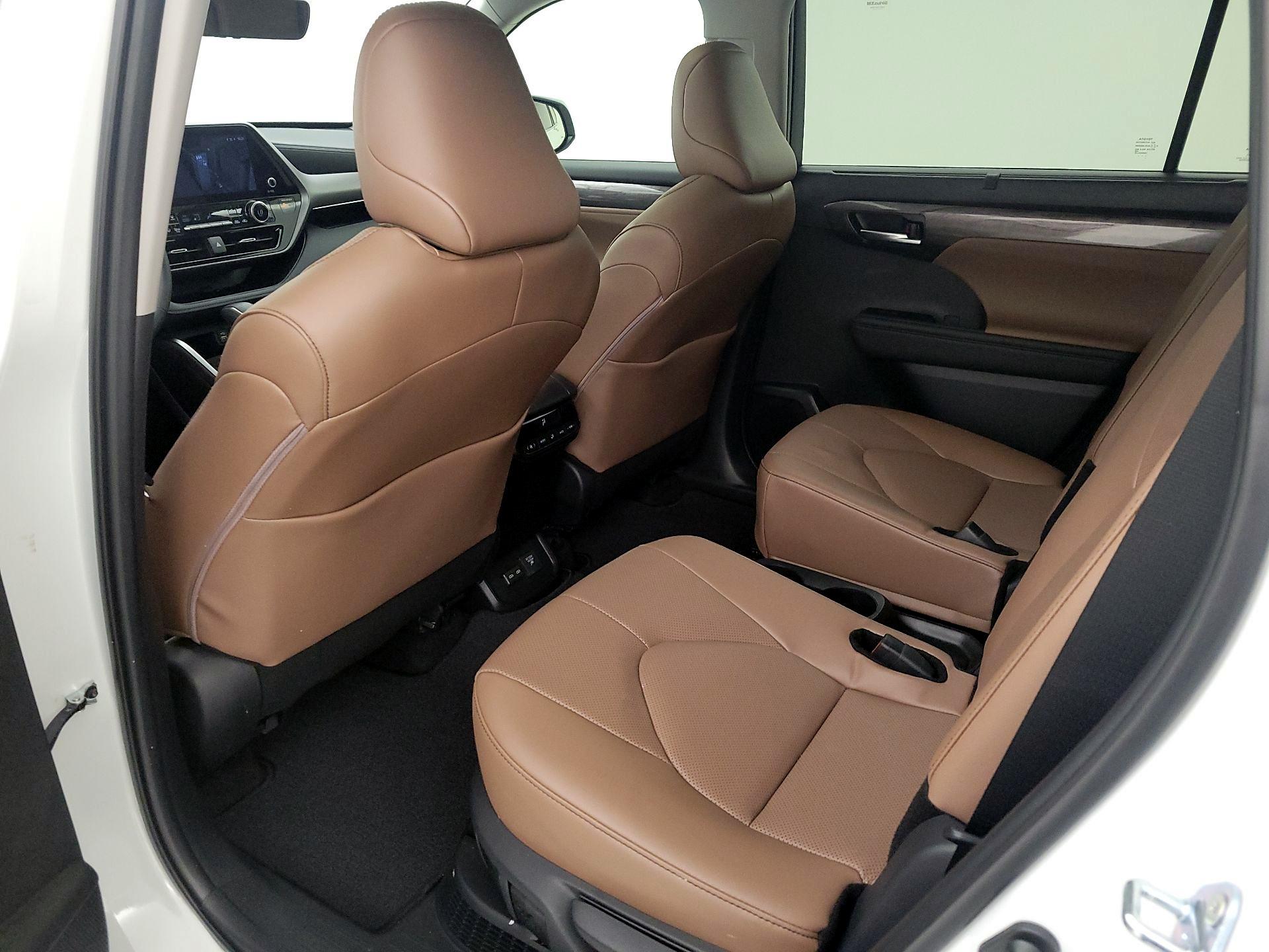 Thumbnail: 2025 Toyota Highlander - 20