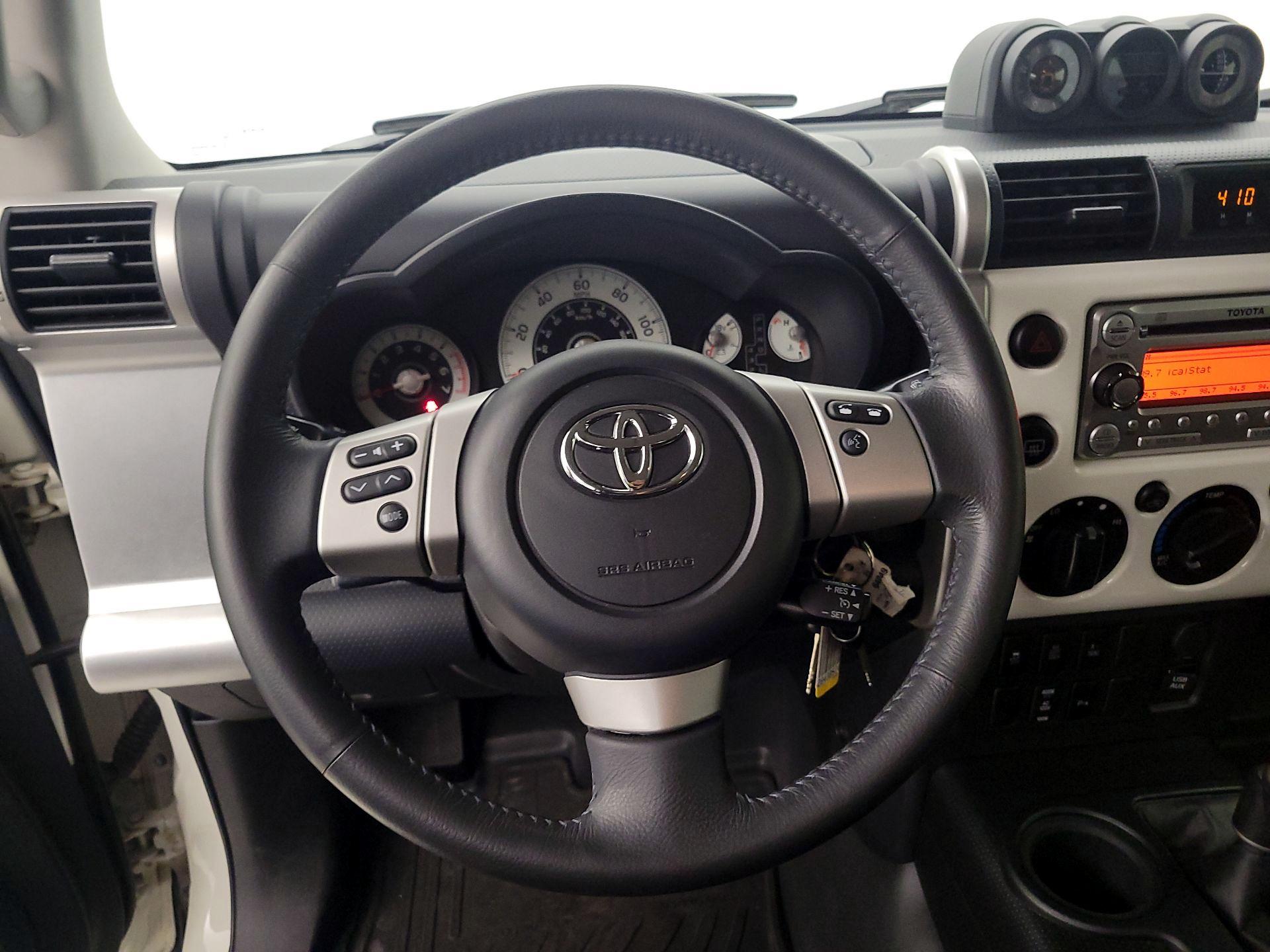 Thumbnail: 2014 Toyota FJ Cruiser - 10