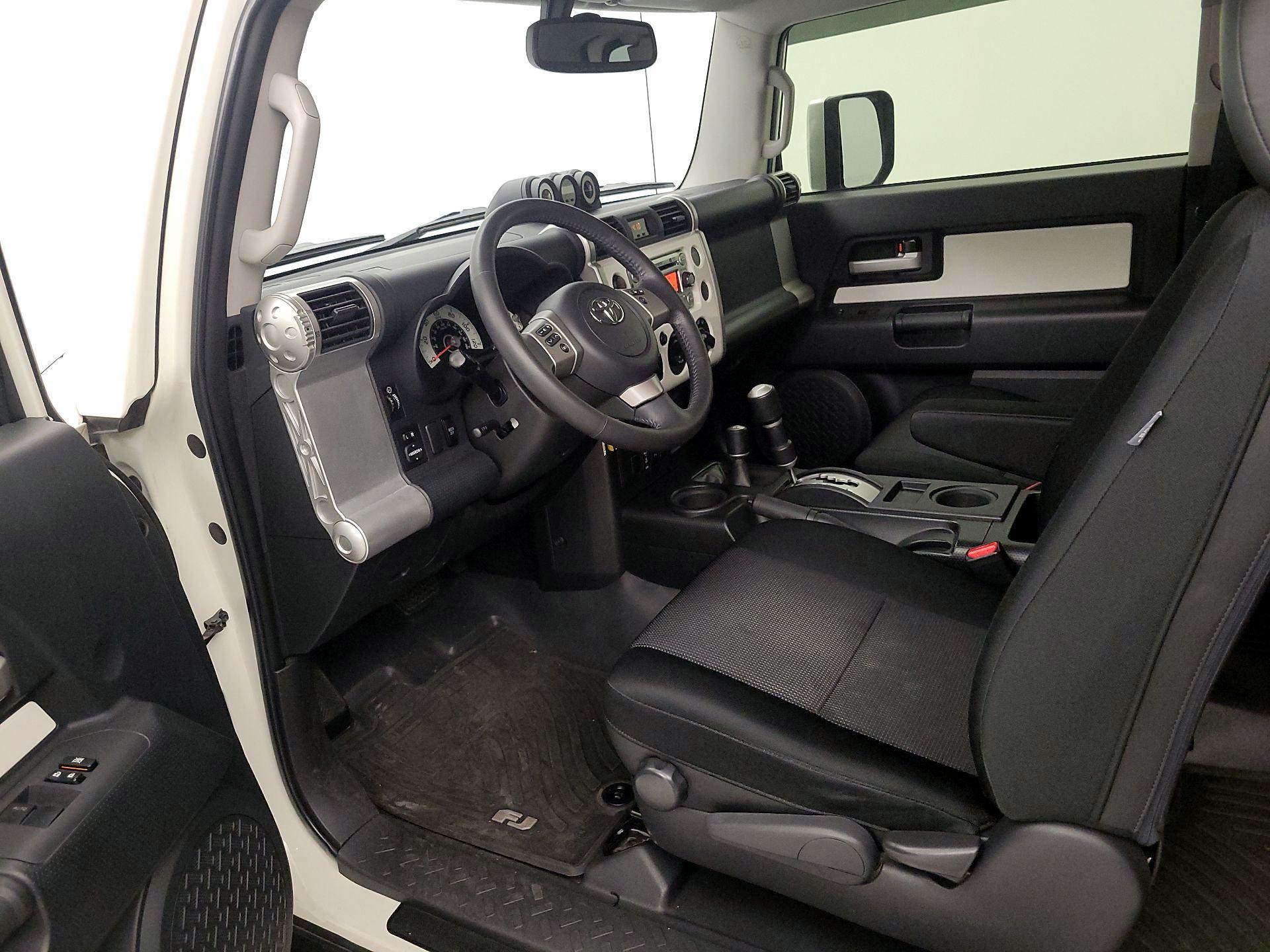Thumbnail: 2014 Toyota FJ Cruiser - 11