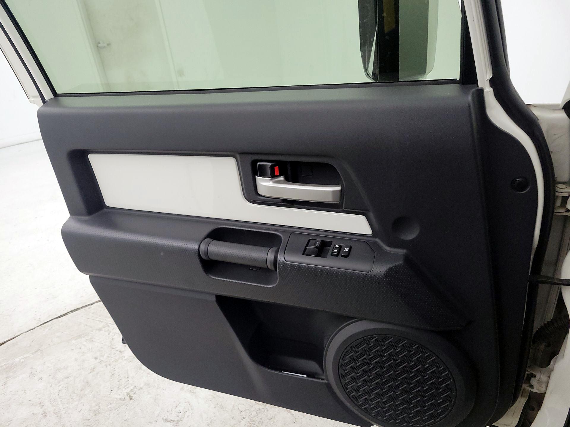 Thumbnail: 2014 Toyota FJ Cruiser - 12