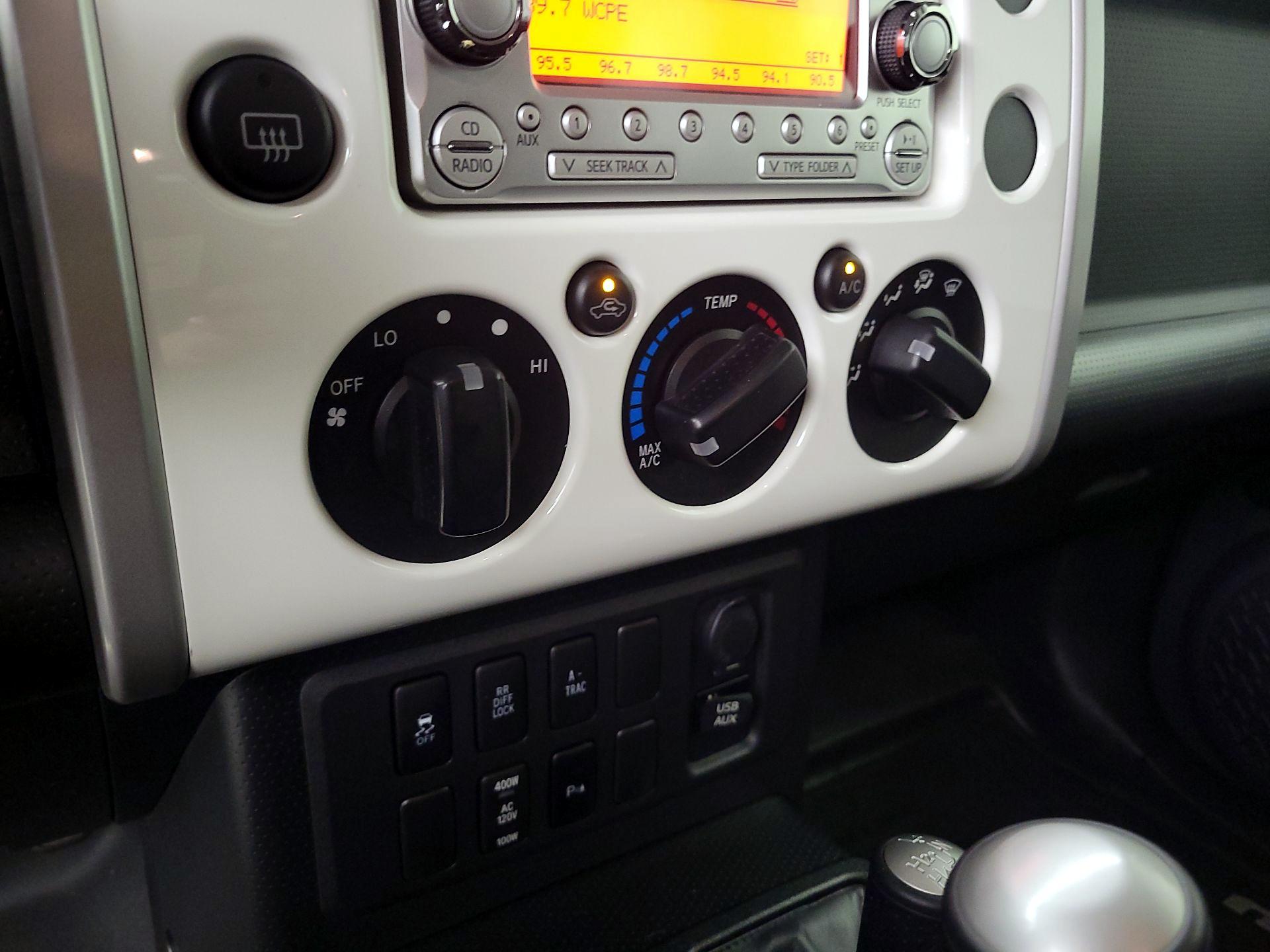 Thumbnail: 2014 Toyota FJ Cruiser - 16
