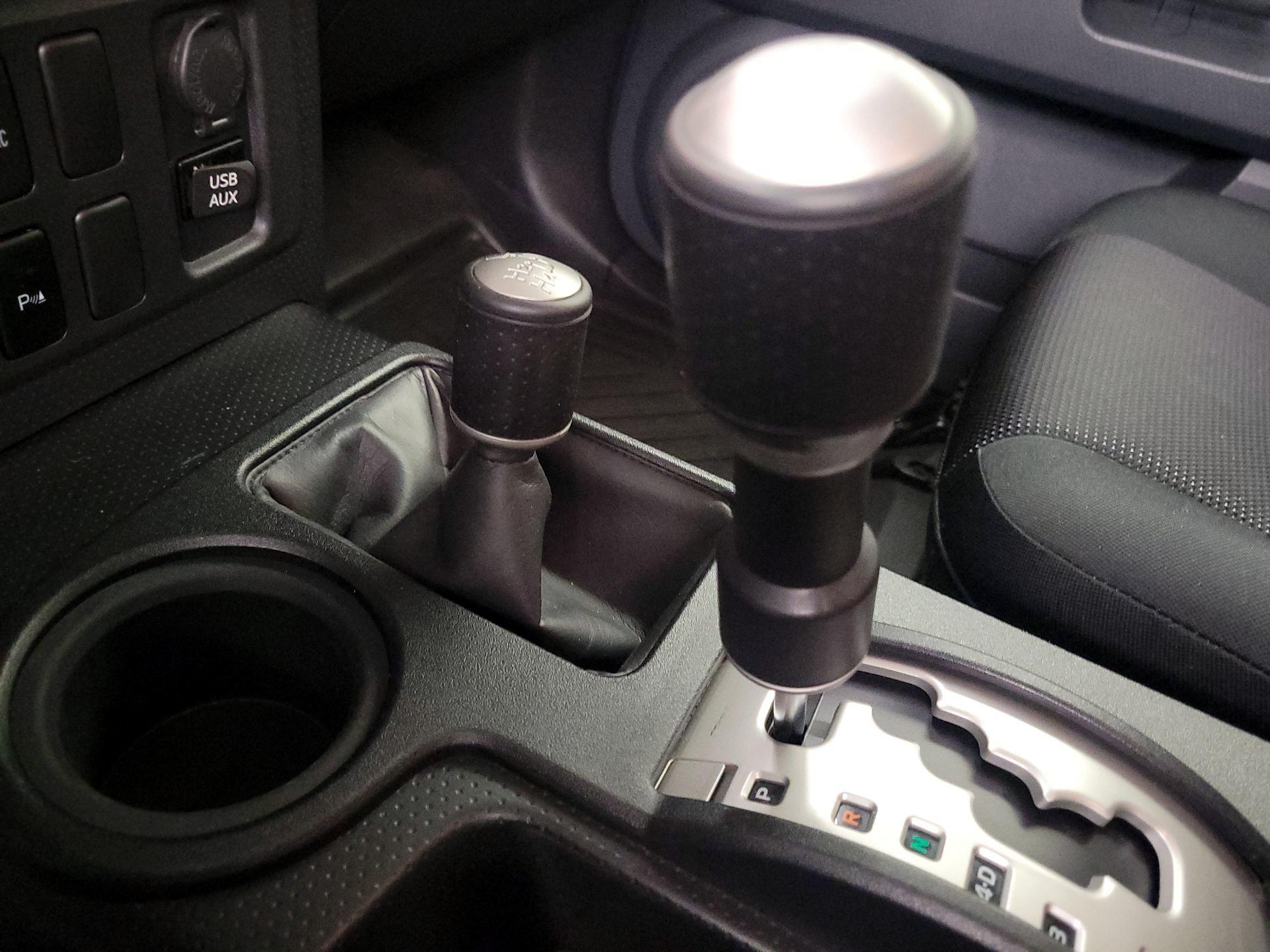 Thumbnail: 2014 Toyota FJ Cruiser - 17