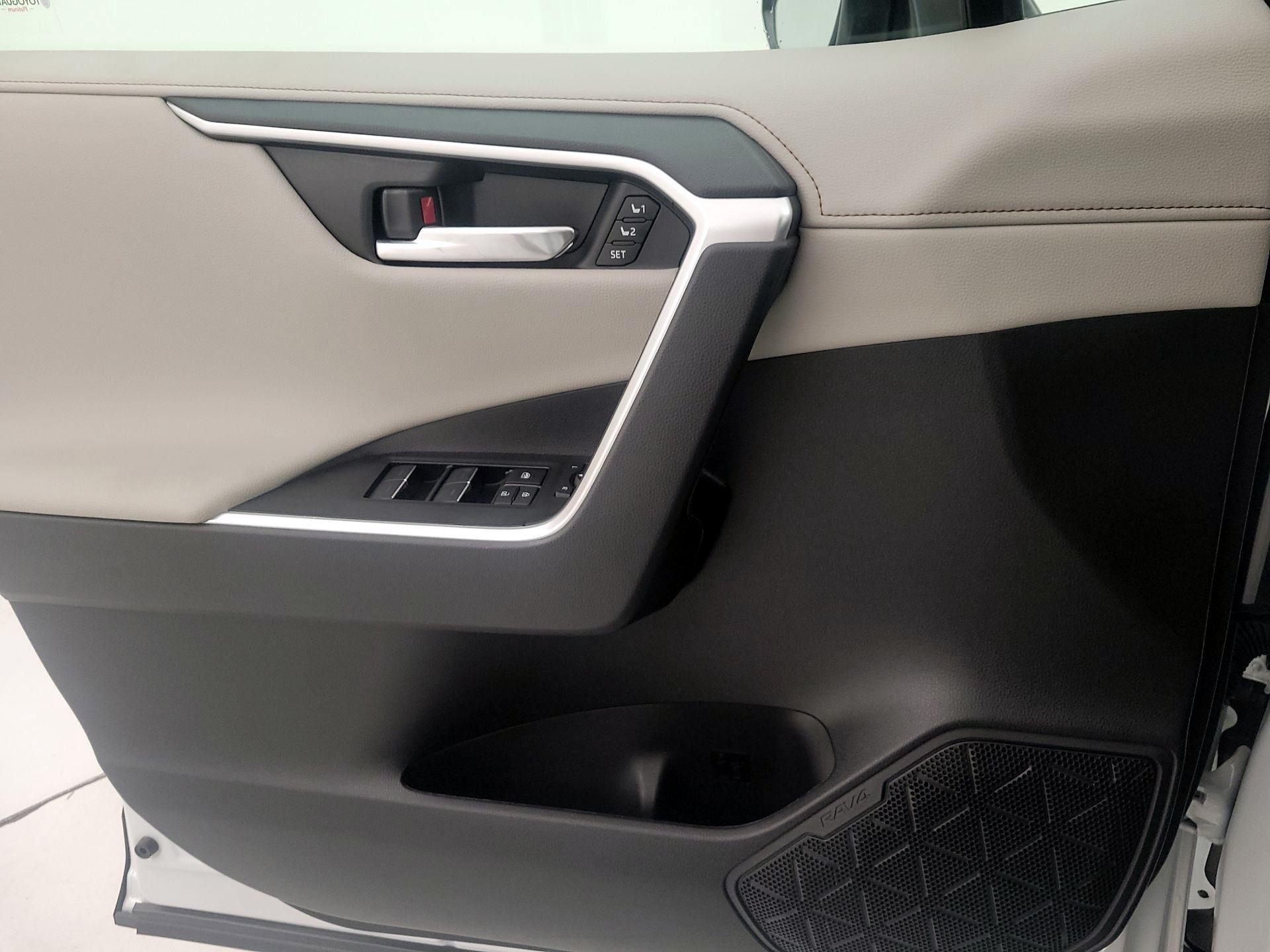 Thumbnail: 2025 Toyota RAV4 - 12