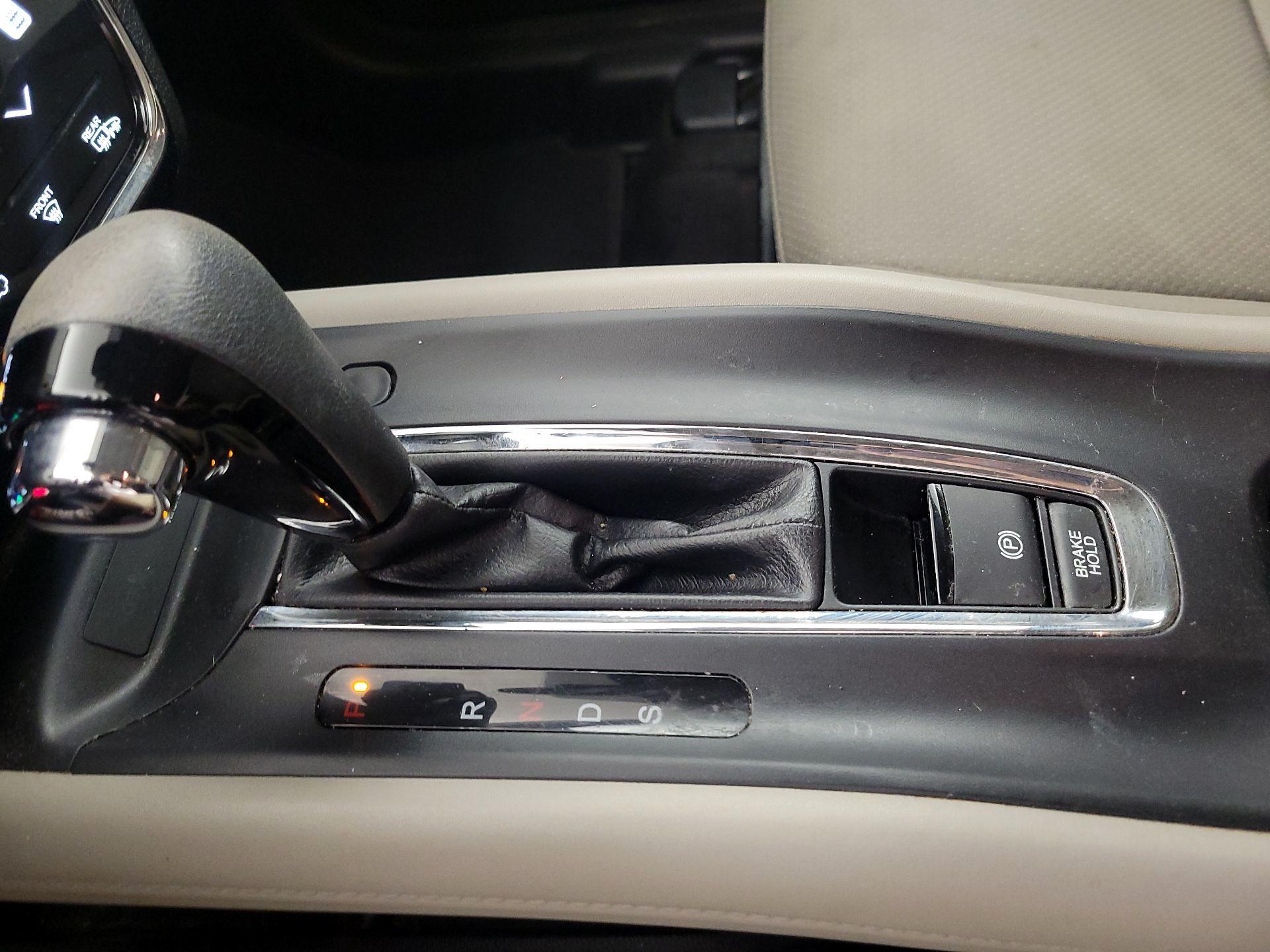 Thumbnail: 2019 Honda HR-V - 17