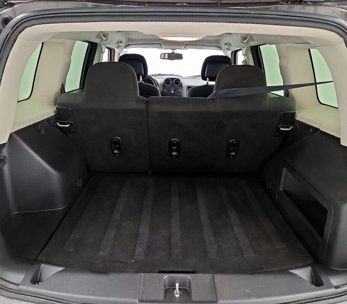 Trunk/Cargo (Seats Up)