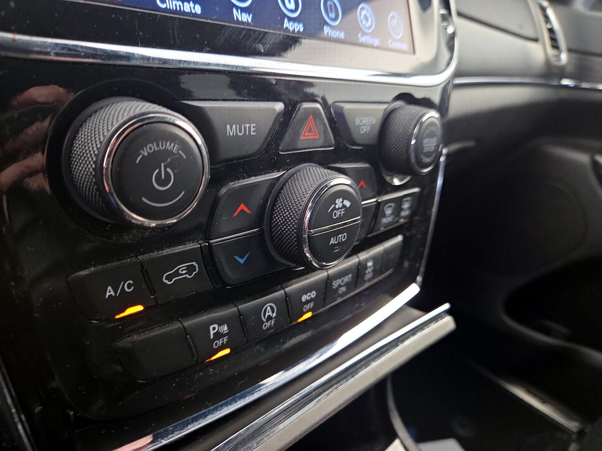 Thumbnail: 2021 Jeep Grand Cherokee - 16