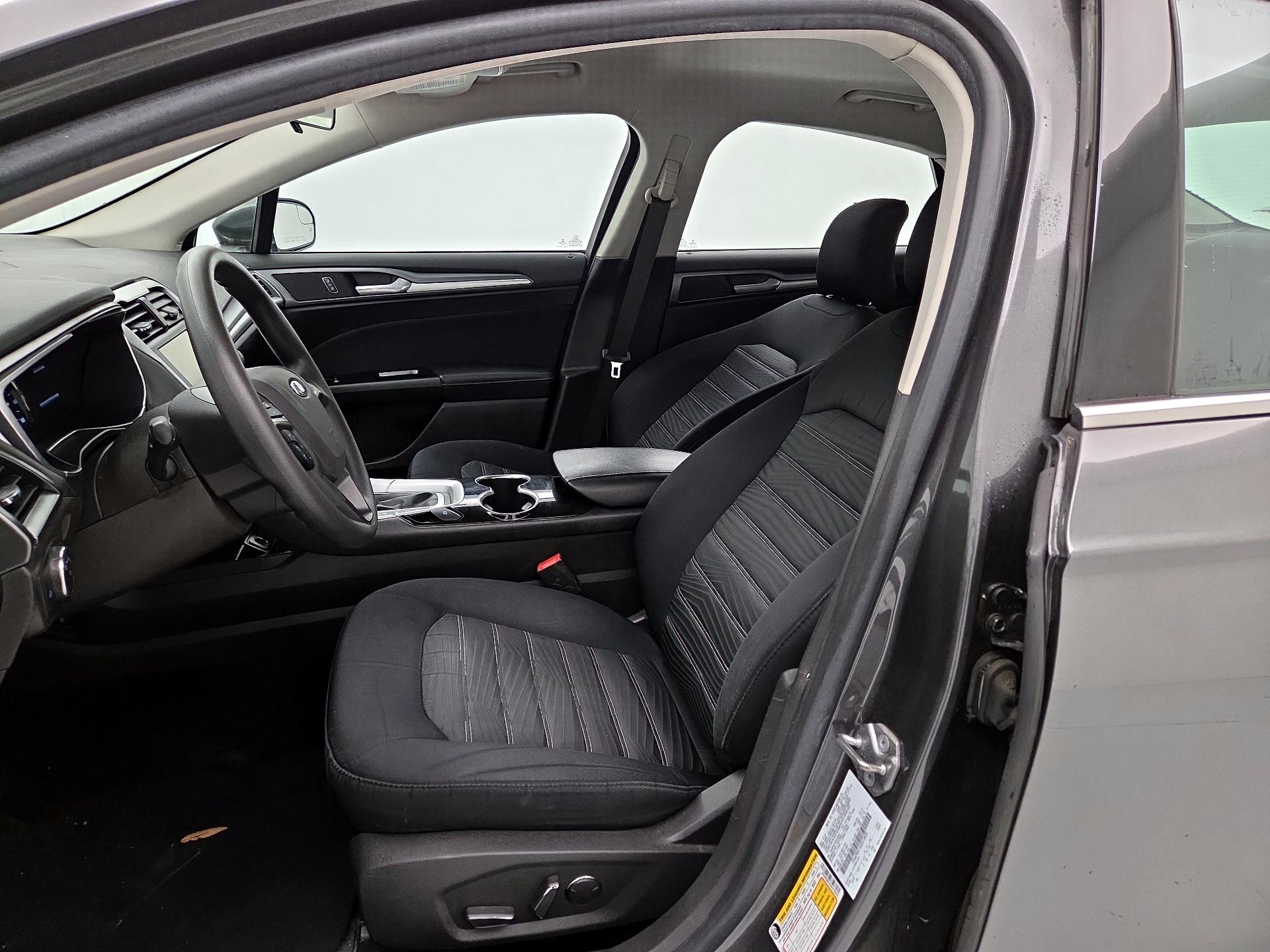 Thumbnail: 2016 Ford Fusion - 11