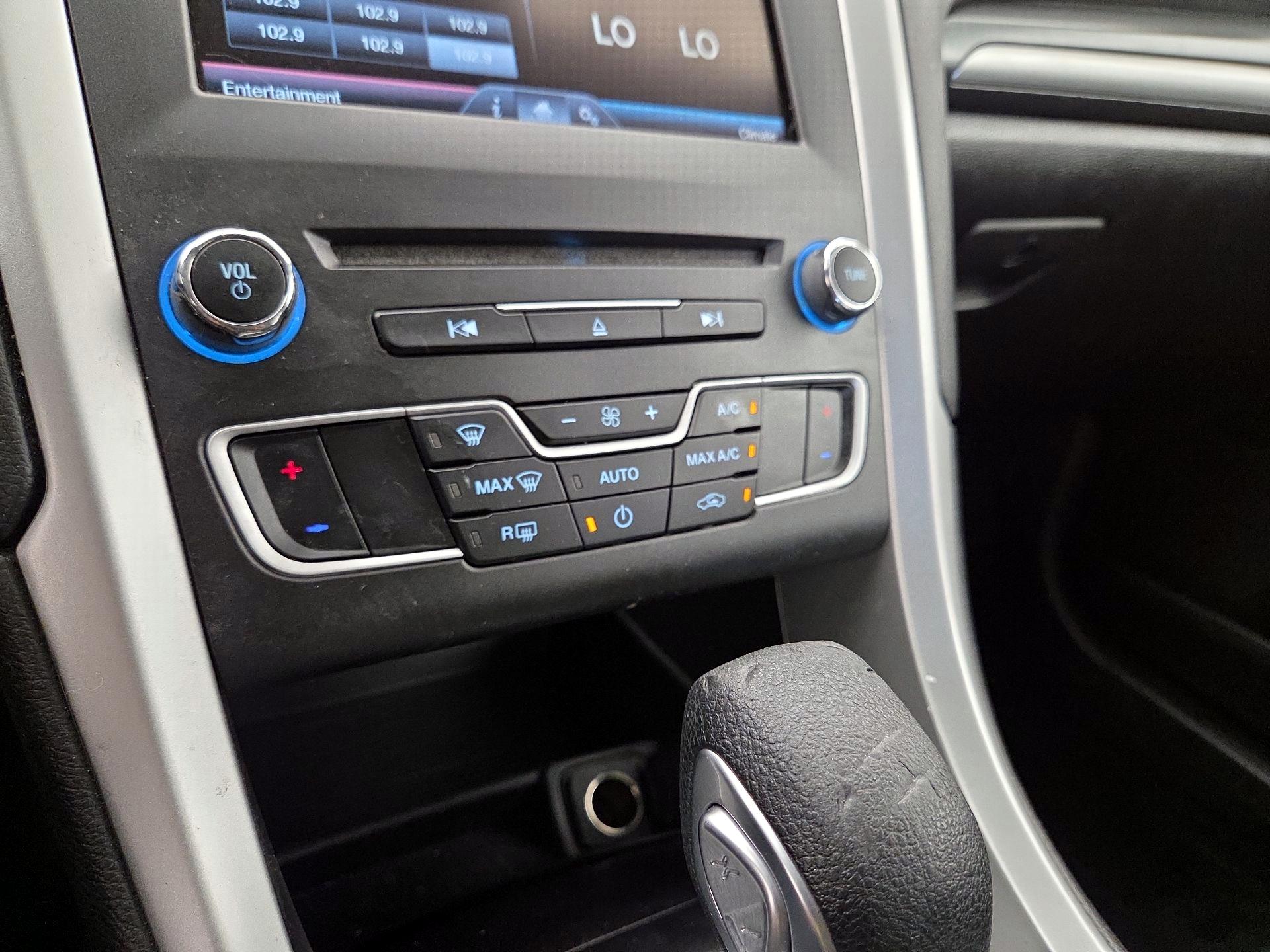 Thumbnail: 2016 Ford Fusion - 16