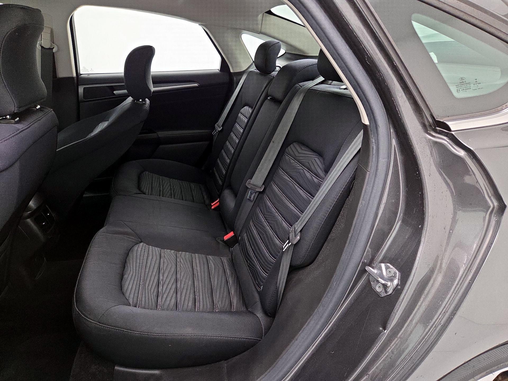 Thumbnail: 2016 Ford Fusion - 18