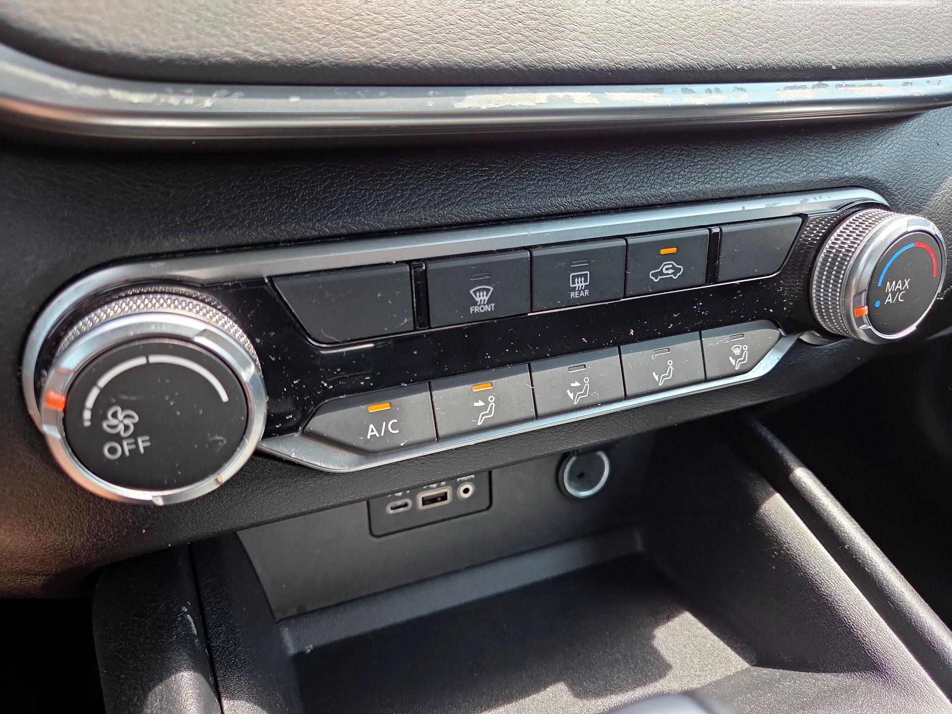 Thumbnail: 2019 Nissan Altima - 16