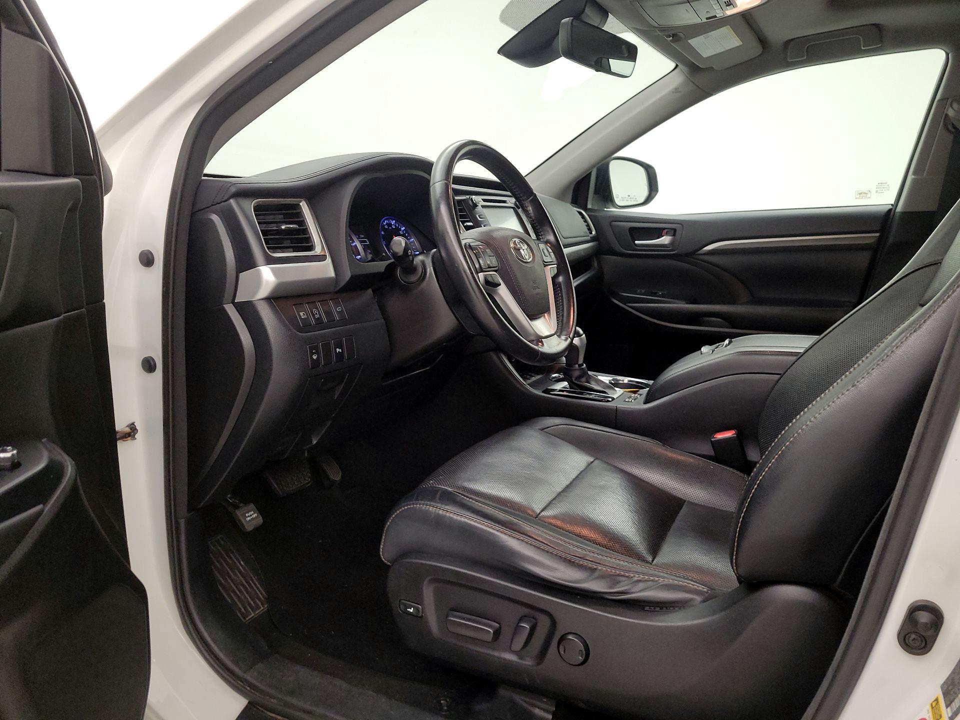 Thumbnail: 2017 Toyota Highlander - 11