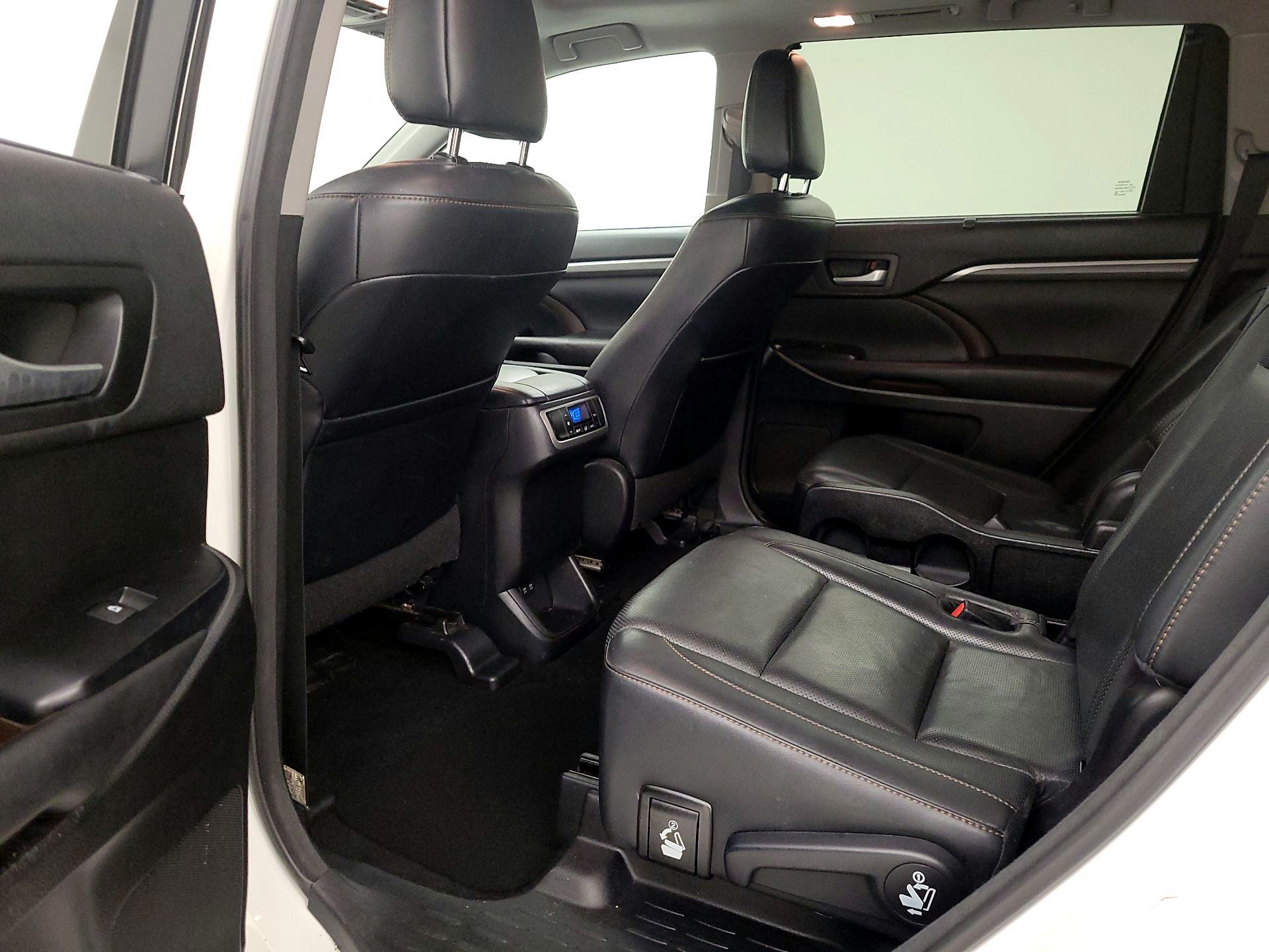 Thumbnail: 2017 Toyota Highlander - 20