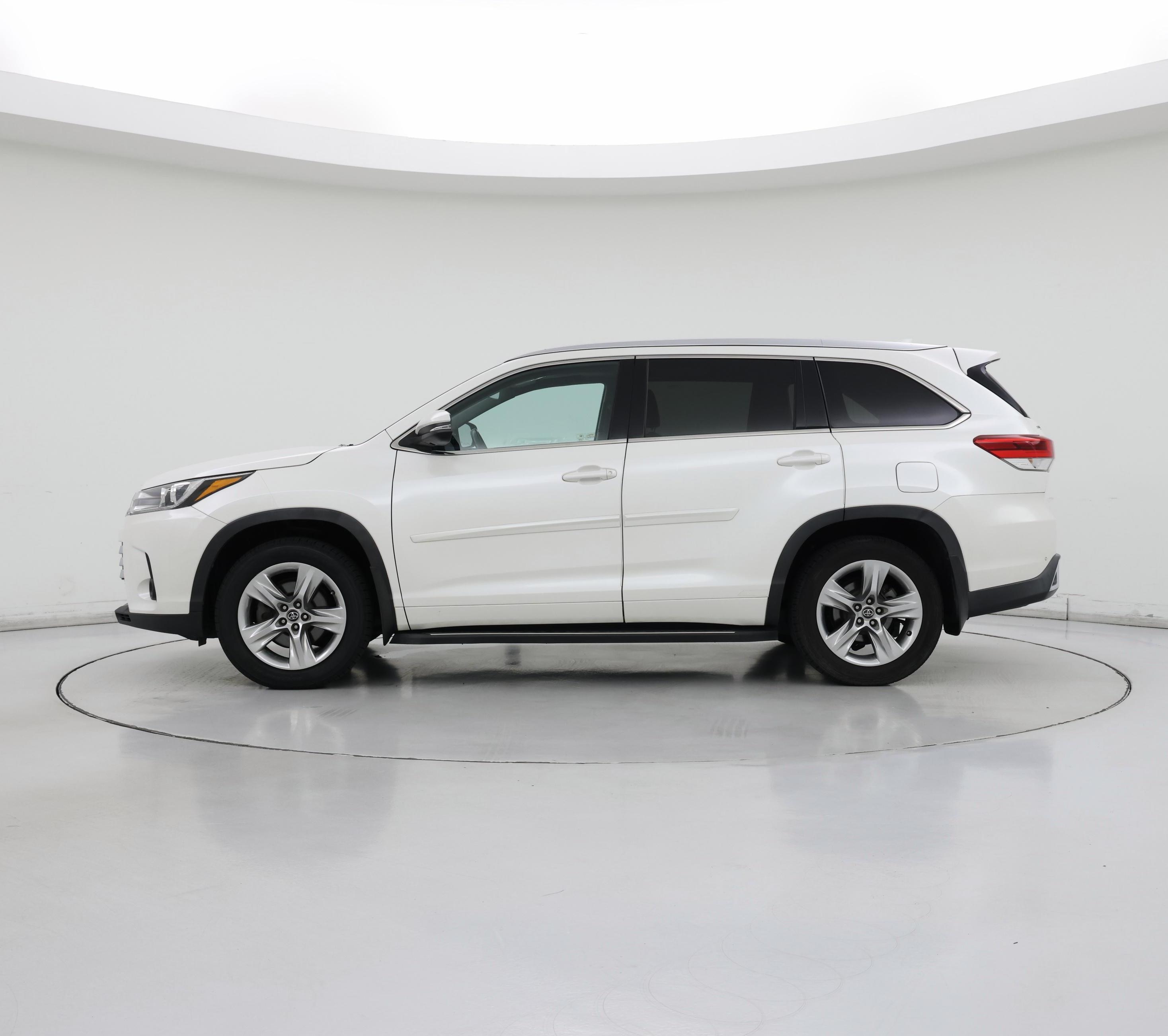 Thumbnail: 2017 Toyota Highlander - 3