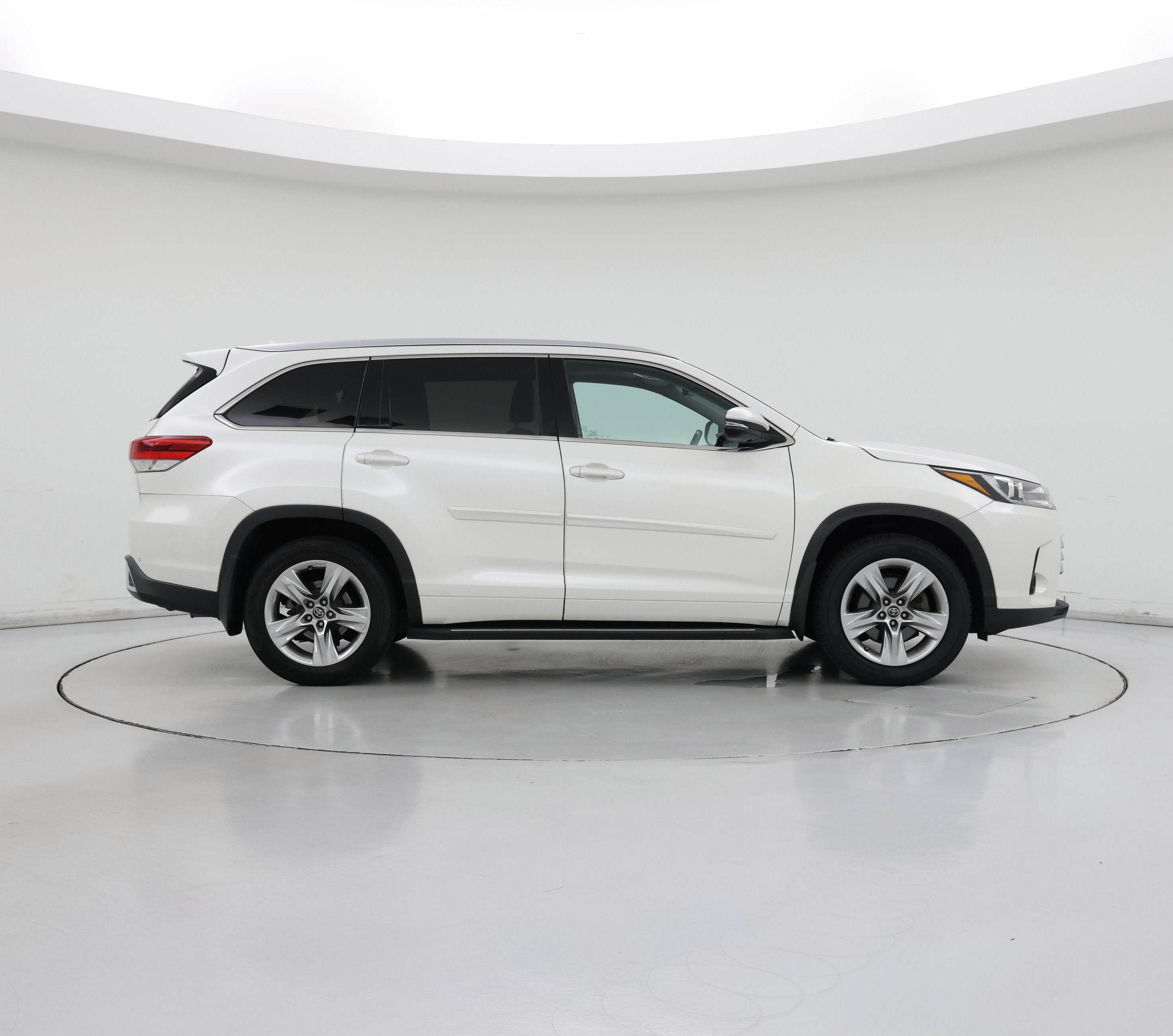 Thumbnail: 2017 Toyota Highlander - 7