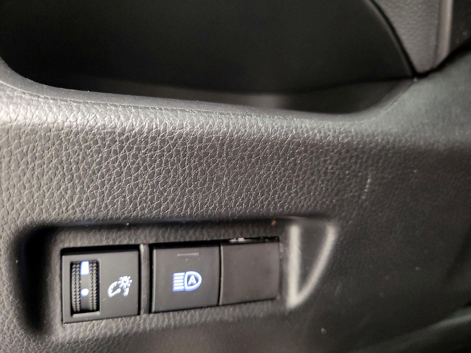 Thumbnail: 2022 Toyota RAV4 - 13
