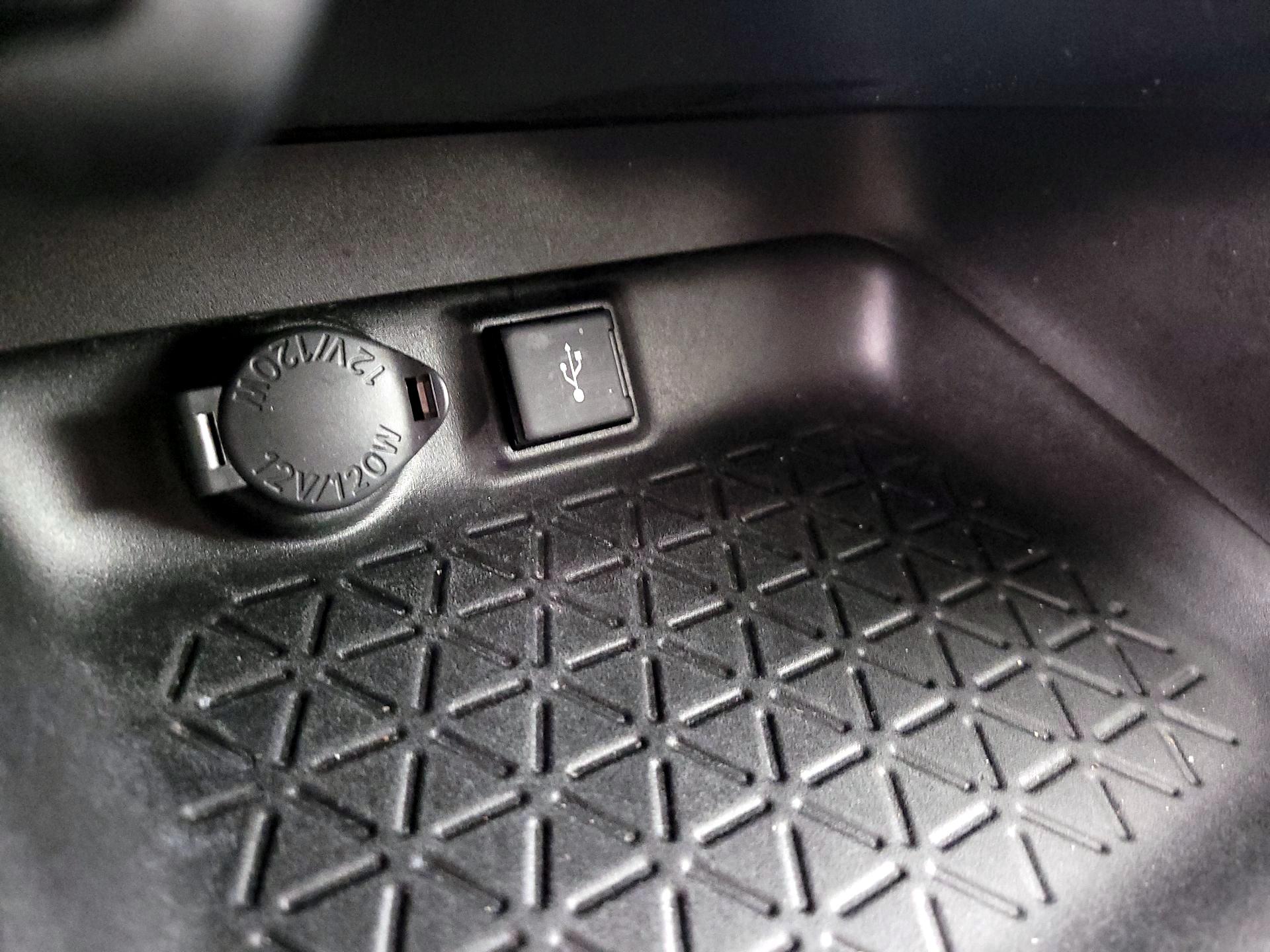Thumbnail: 2022 Toyota RAV4 - 18