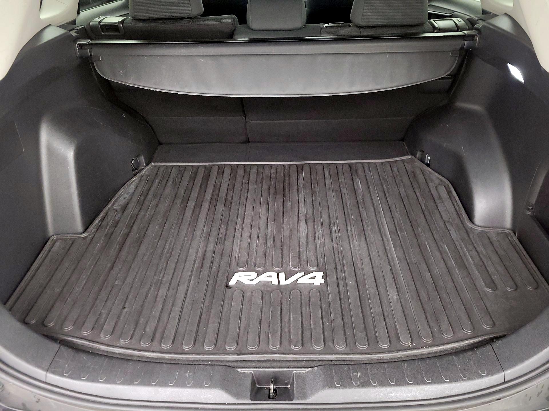 Thumbnail: 2022 Toyota RAV4 - 20