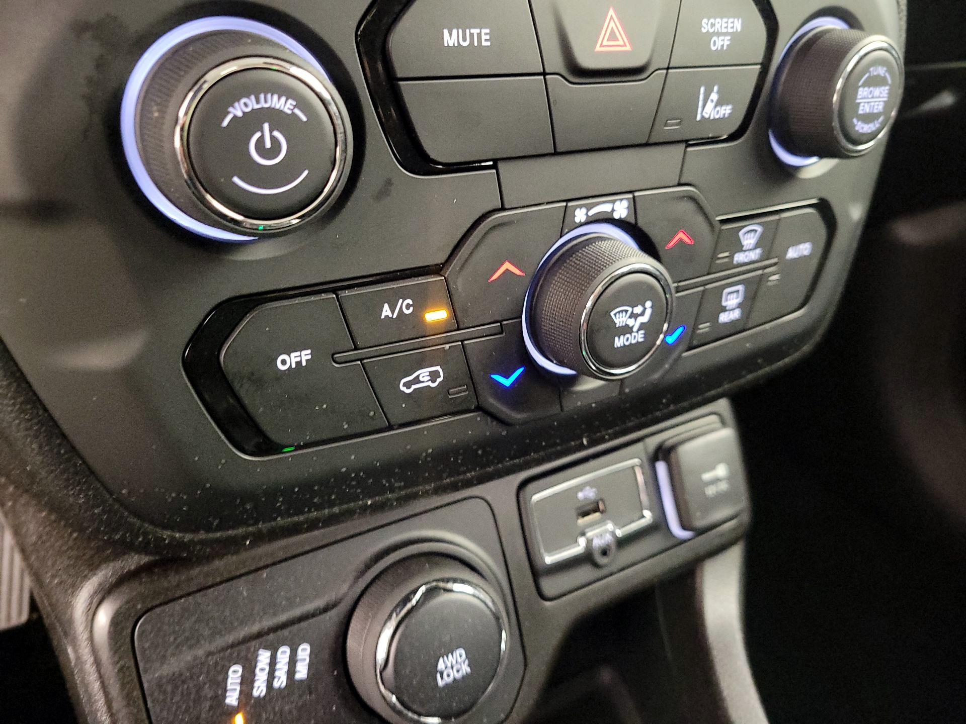 Thumbnail: 2022 Jeep Renegade - 17