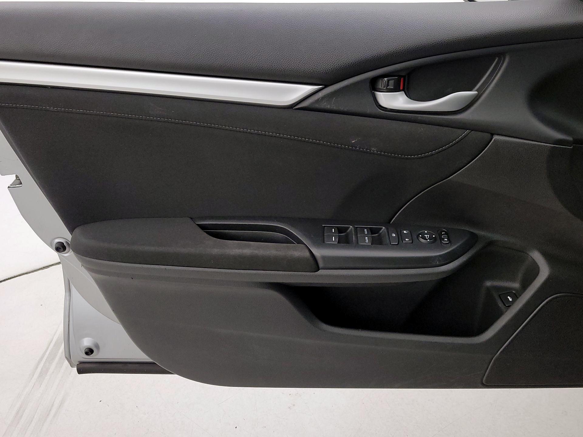 Thumbnail: 2016 Honda Civic - 12