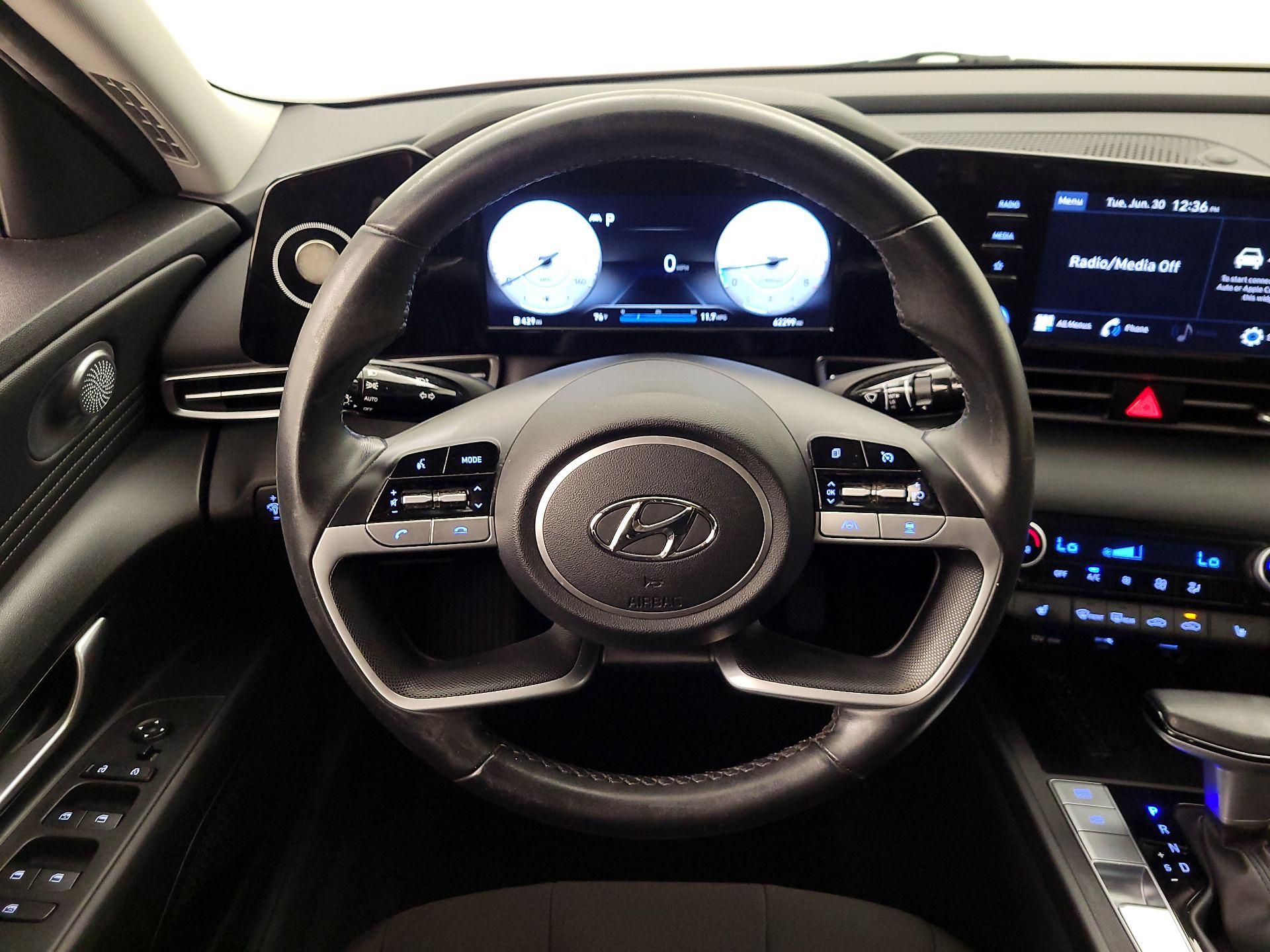 Thumbnail: 2022 Hyundai Elantra - 10