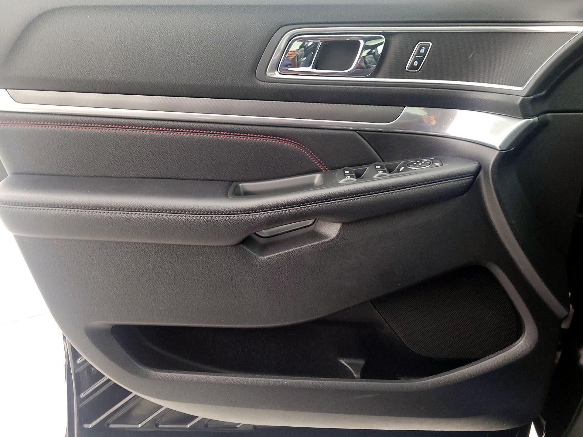Thumbnail: 2016 Ford Explorer - 12