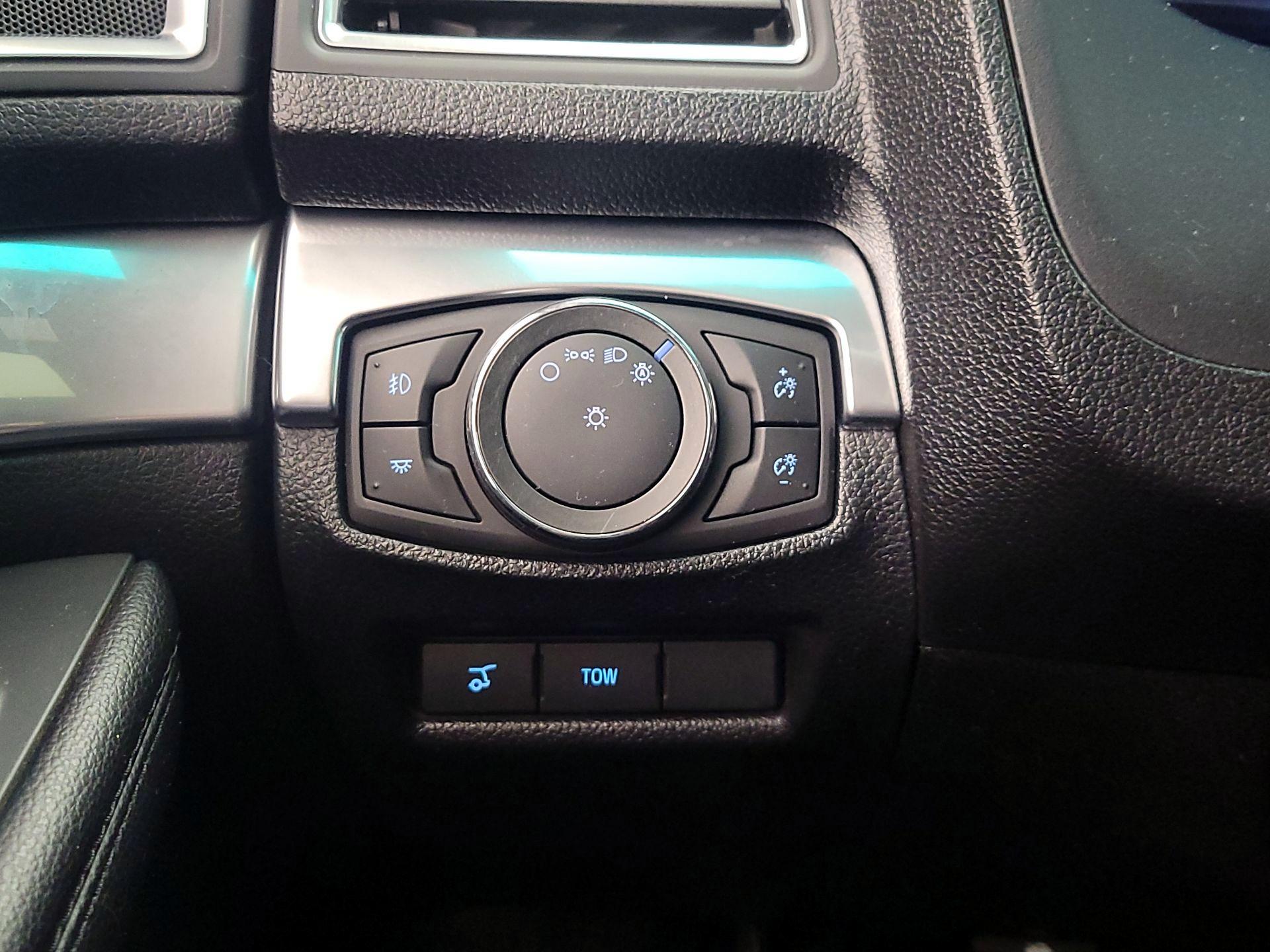Thumbnail: 2016 Ford Explorer - 13