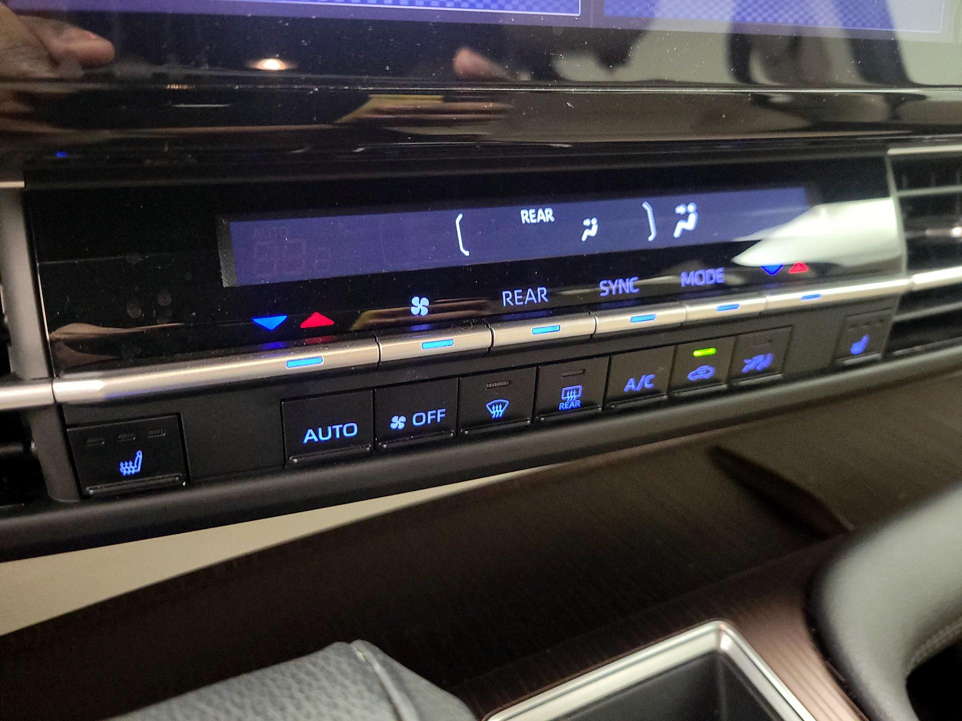 Thumbnail: 2022 Toyota Sienna - 17