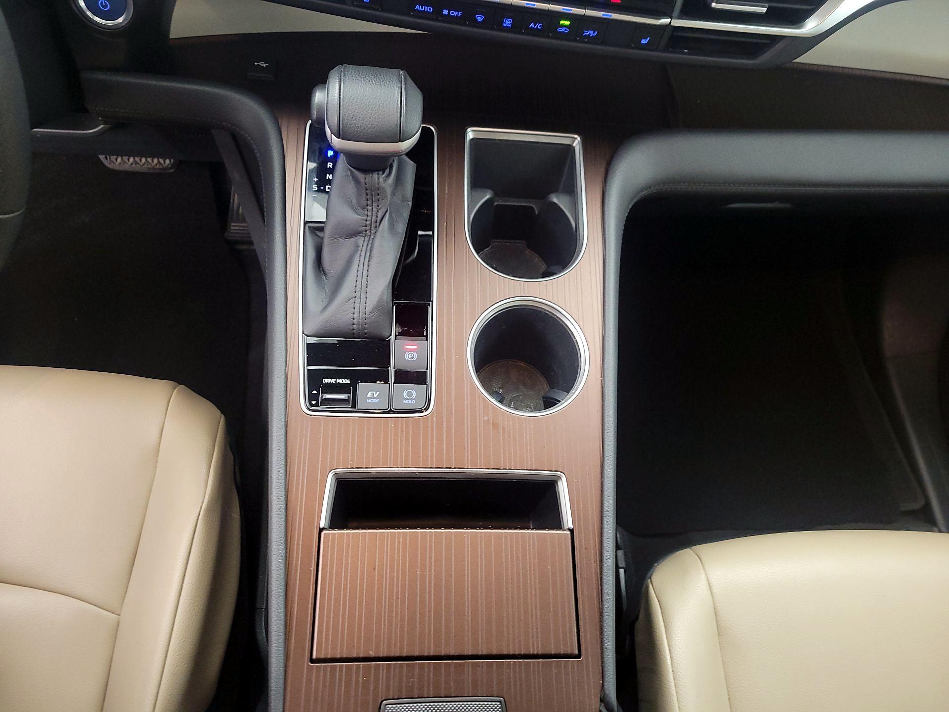 Thumbnail: 2022 Toyota Sienna - 18