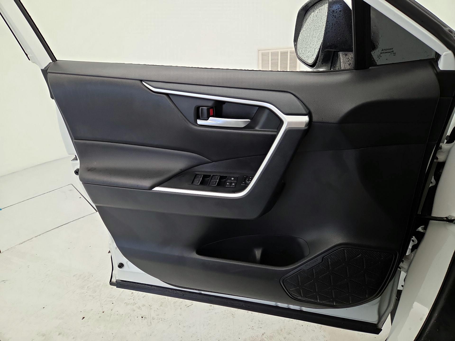 Thumbnail: 2025 Toyota RAV4 - 12