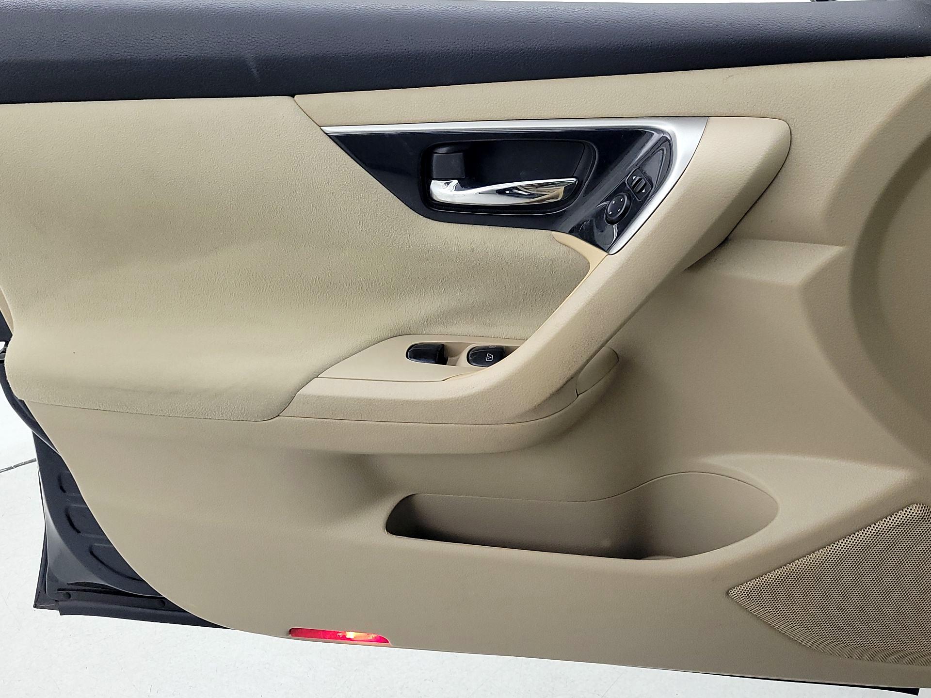 Thumbnail: 2014 Nissan Altima - 12
