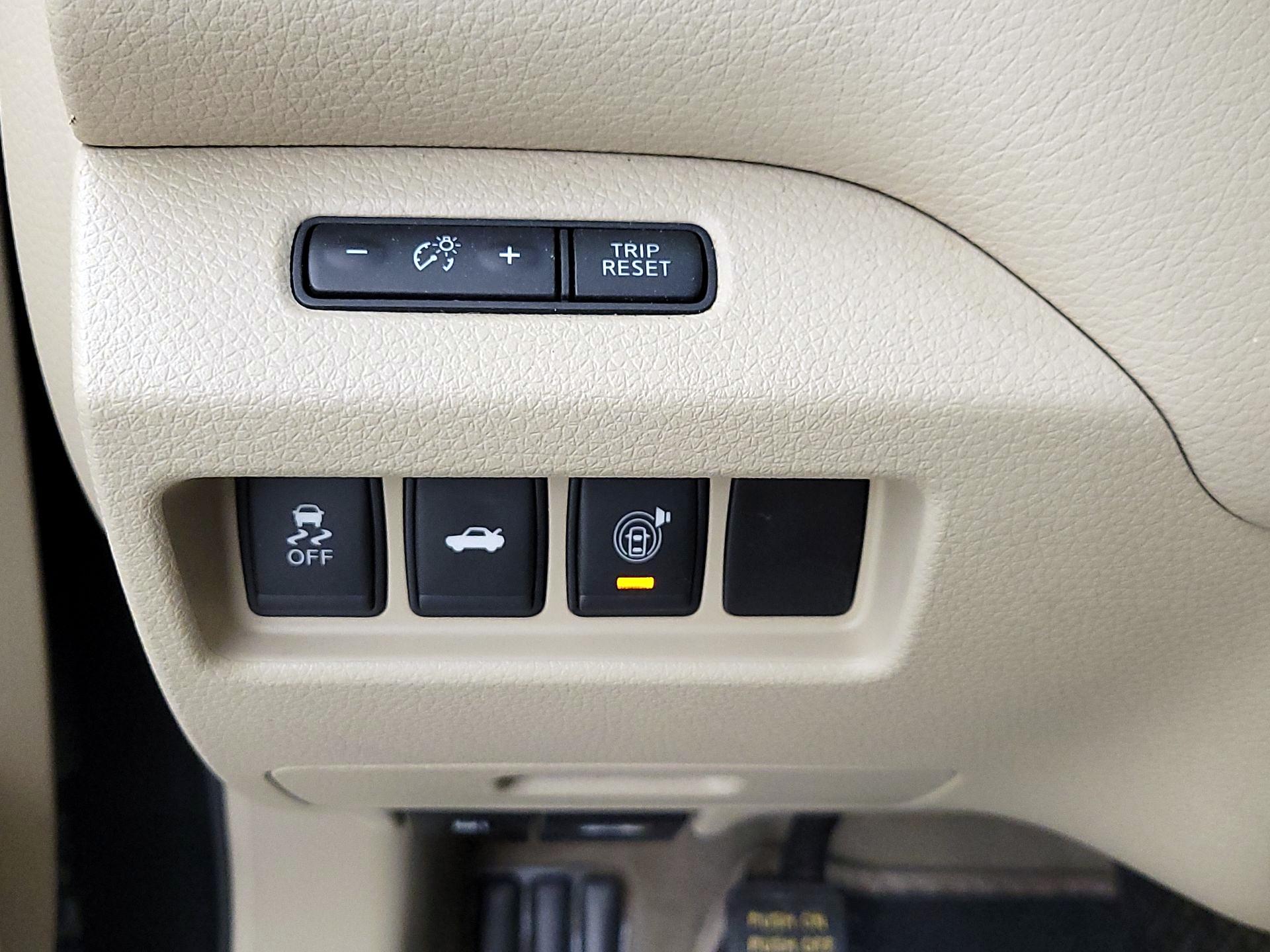 Thumbnail: 2014 Nissan Altima - 13